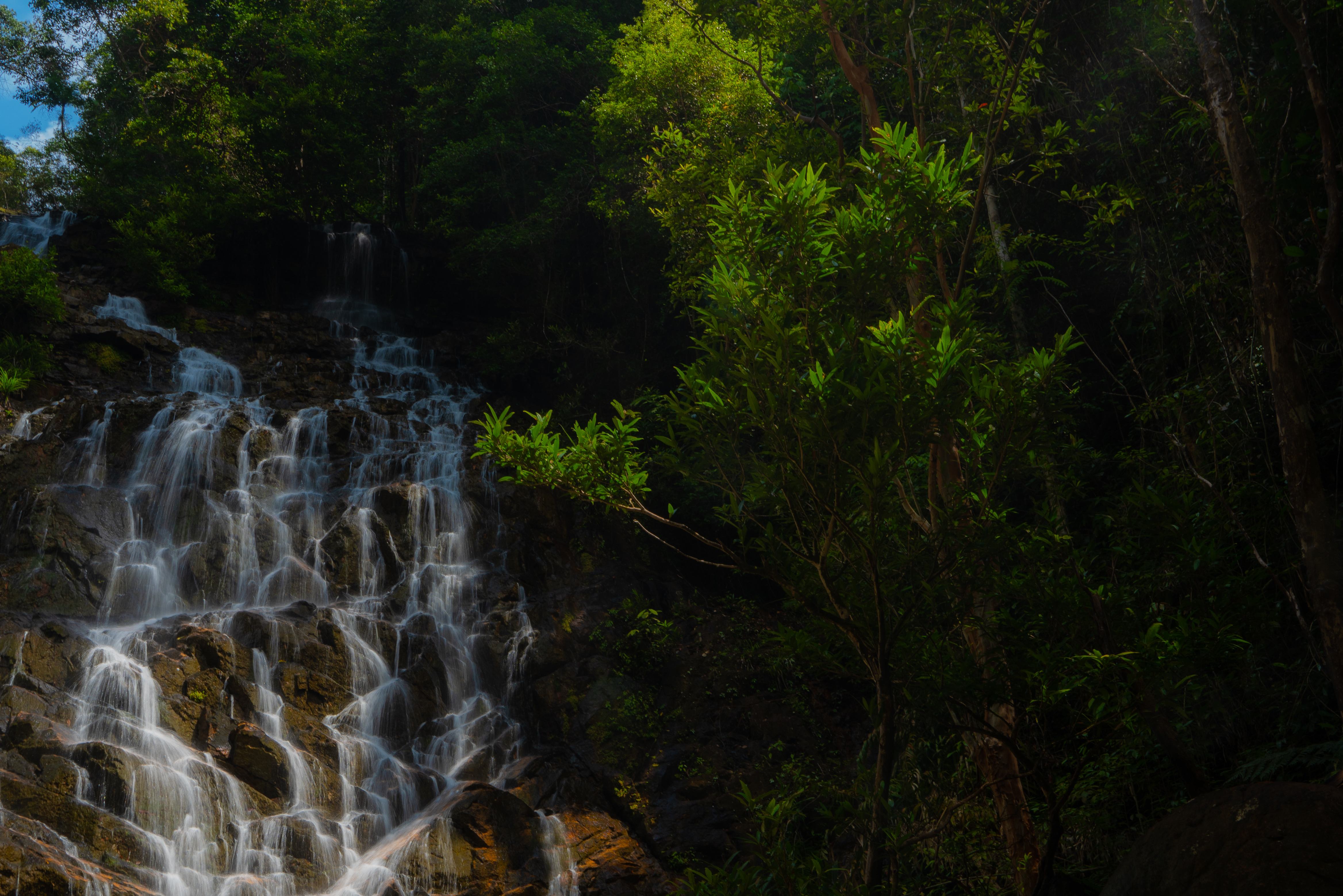 Waterval in de jungle bij Rompin State Park in Maleisie