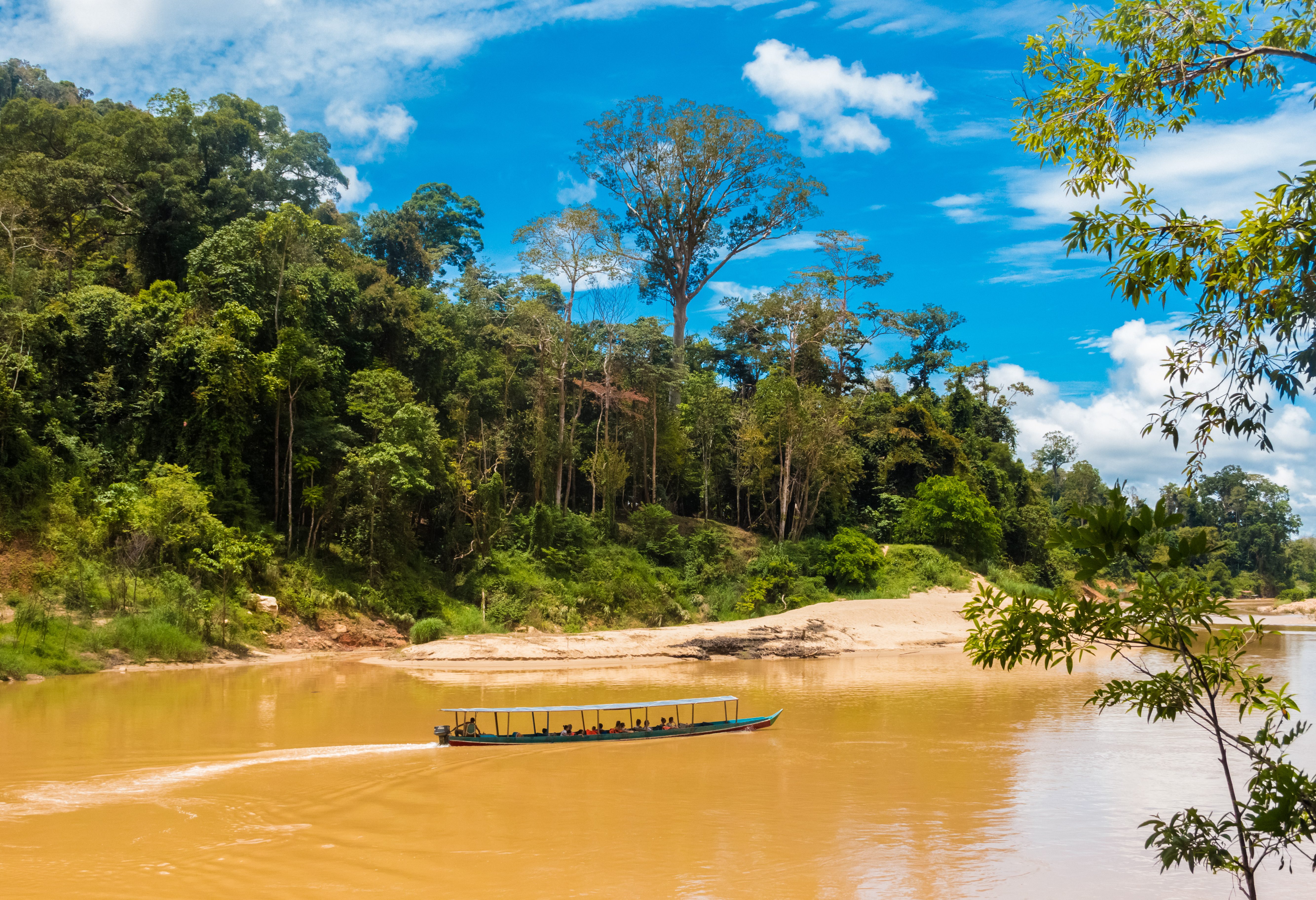 Maleisië-Taman-Negara-transfer-per-longtailboot