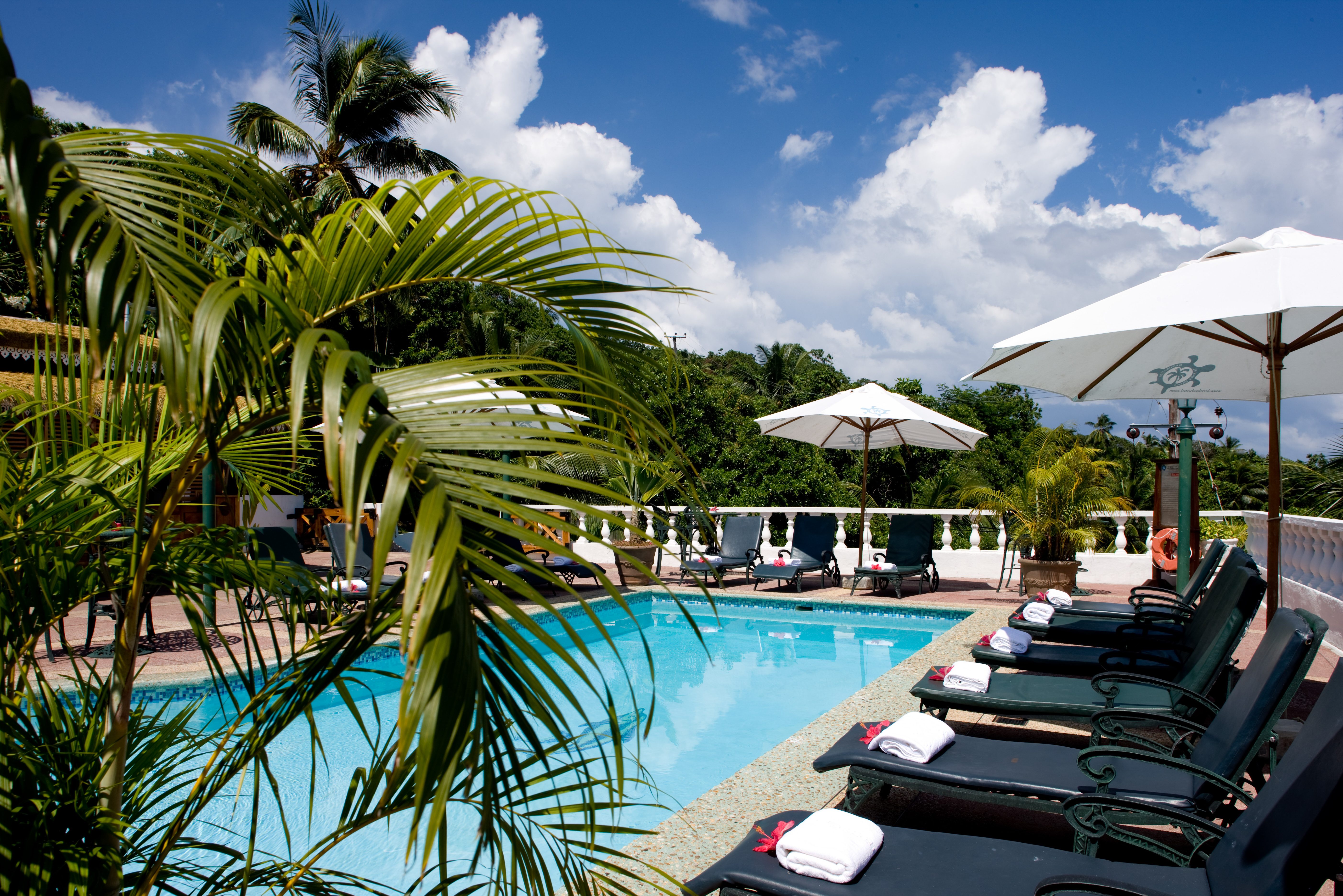 Zwembad van Le Relax Hotel op Mahe op de Seychellen