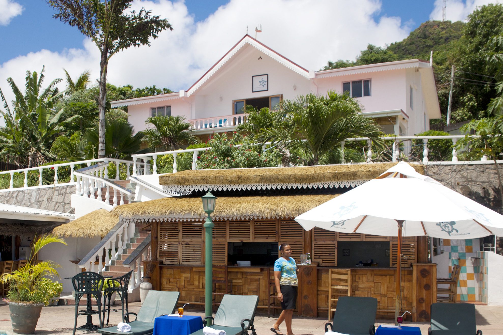 Bar service bij Le Relax Hotel op Mahe op de Seychellen