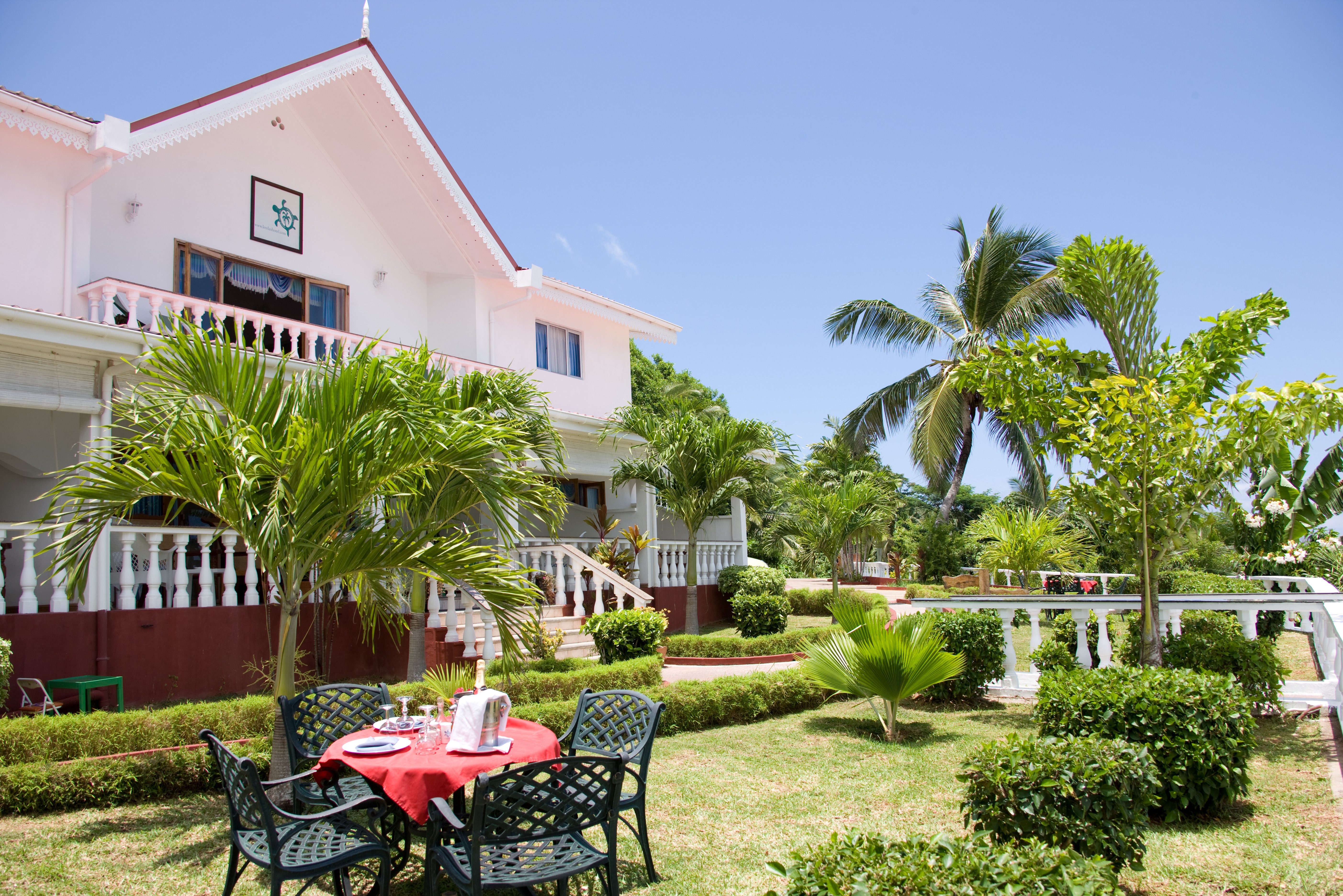 Tuinen van Le Relax Hotel op Mahe op de Seychellen