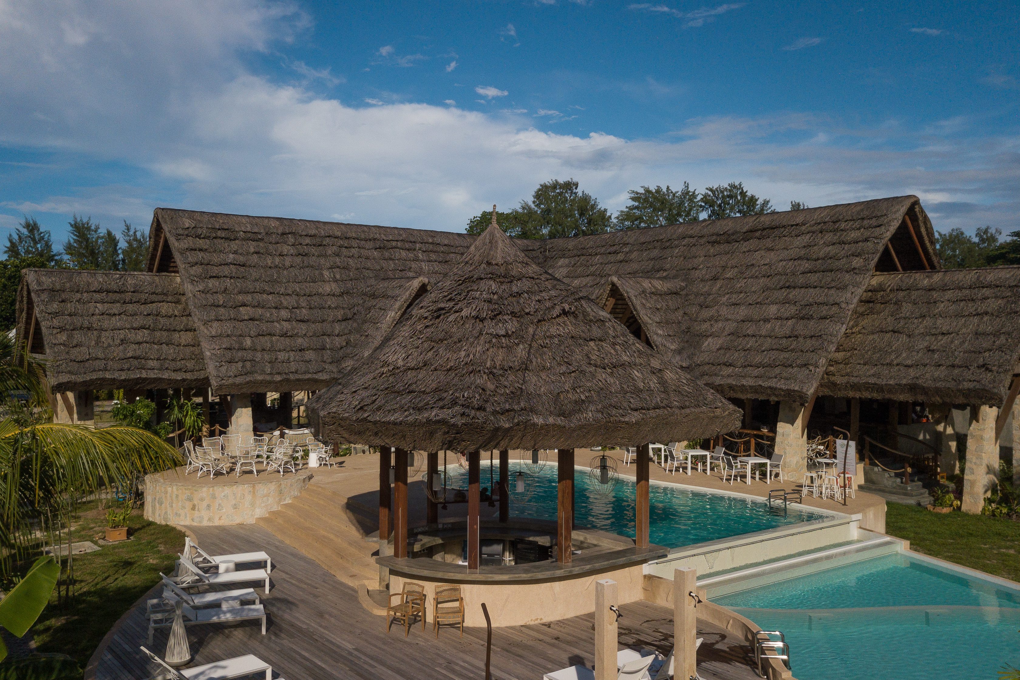 Zwembad van het Les Lauriers Eco Hotel op Praslin in de Seychellen
