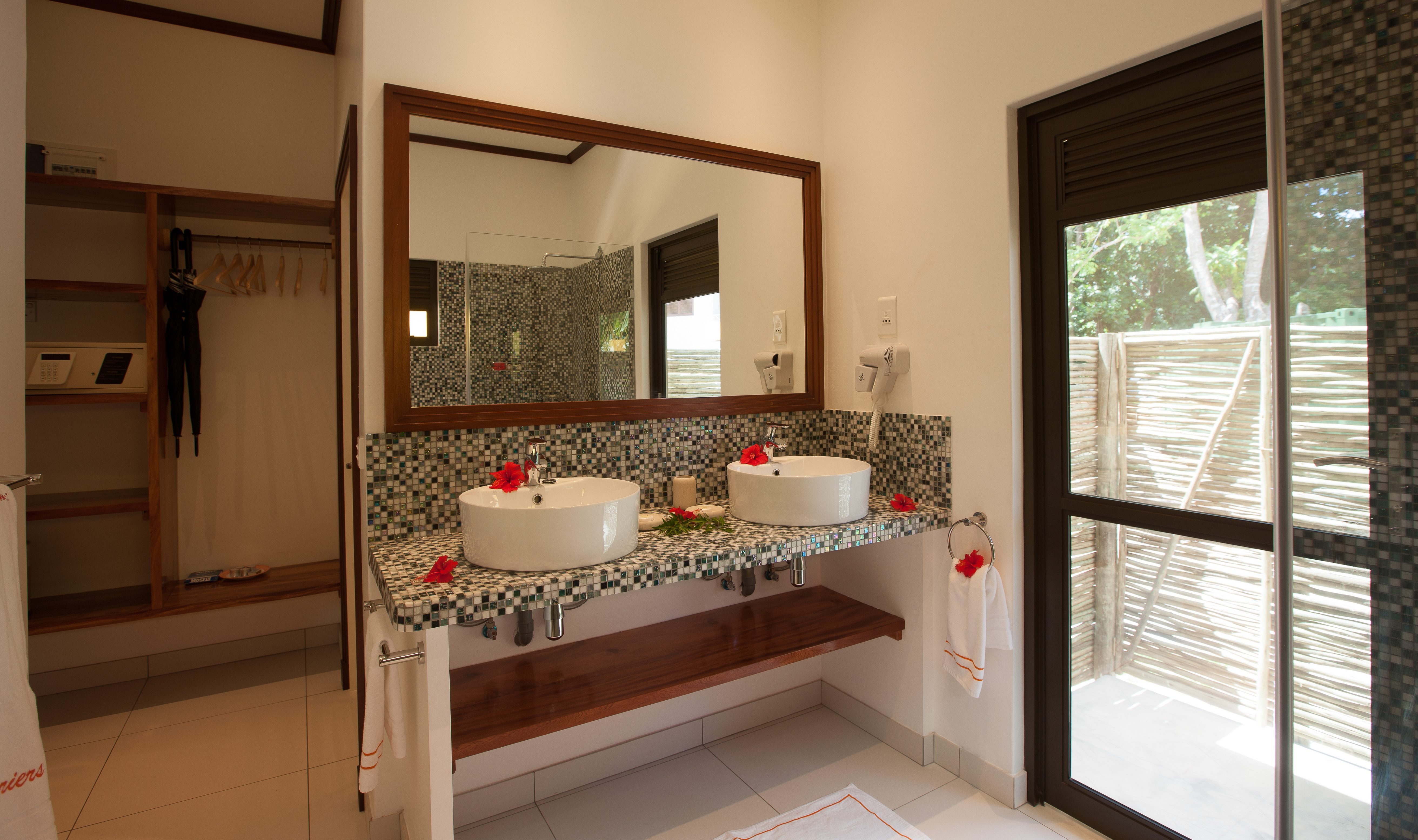 Badkamer van een Villa van Les Lauriers op Praslin in de Seychellen