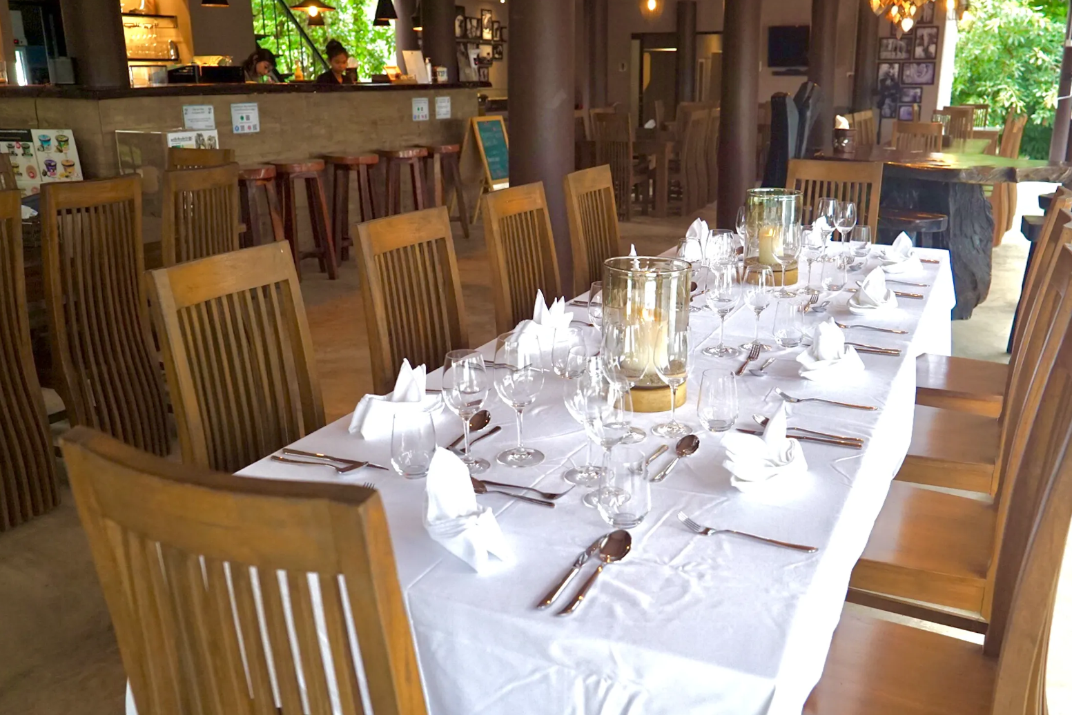 Receptie en restaurant van I Love Phants Lodge in Thailand