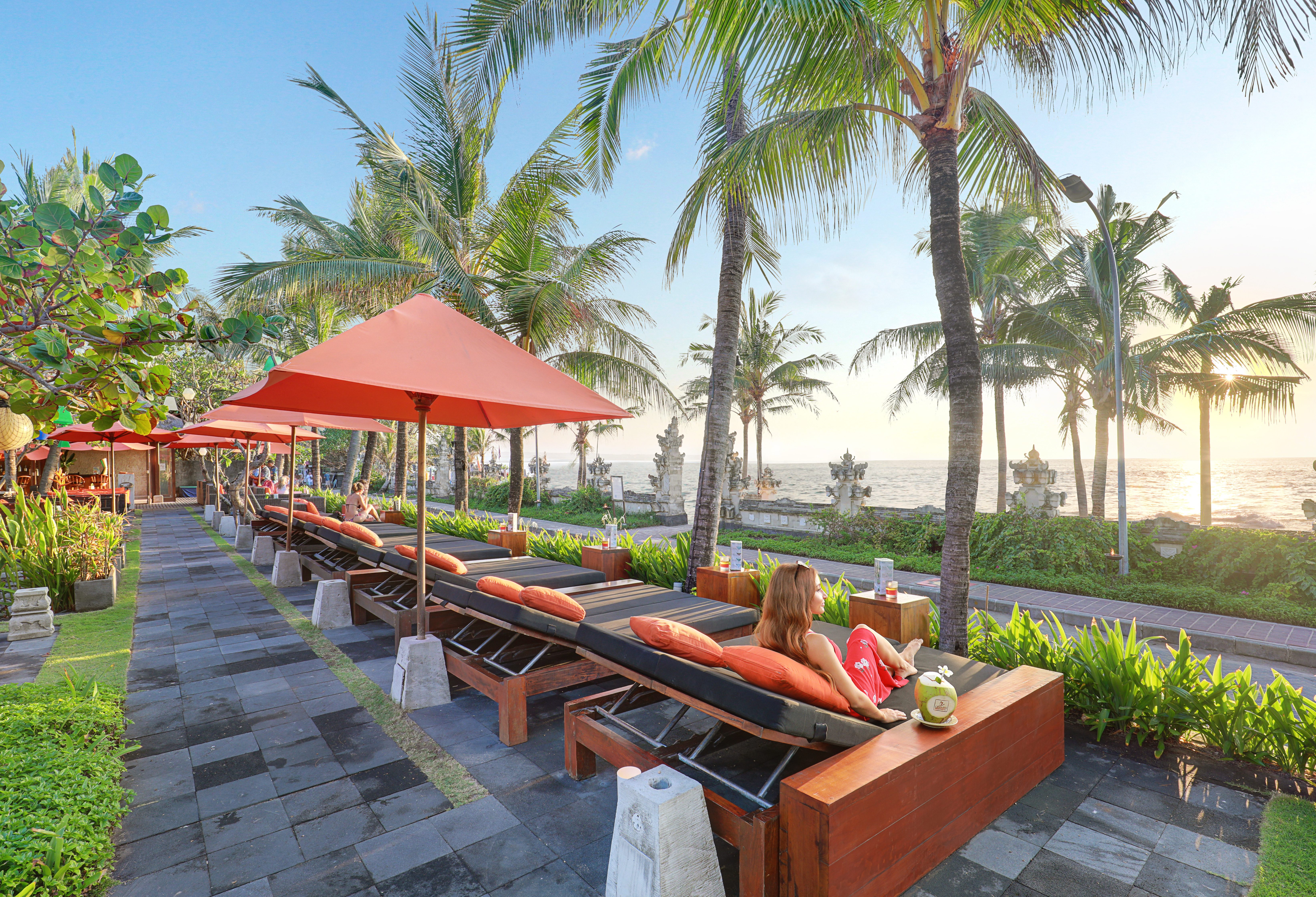 Ole Beach Lounge in het Legian Beach Hotel op Bali in Indonesie
