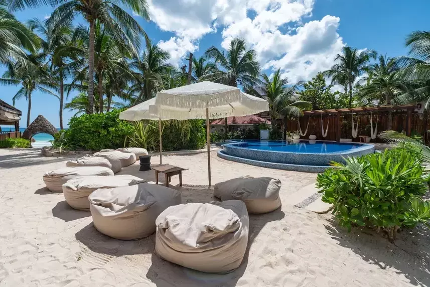 Zwembad van Ana y Jose Hotel in Tulum Mexico