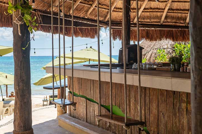 Bar van Colibri Beach Hotel in Playa del Carmen Mexico