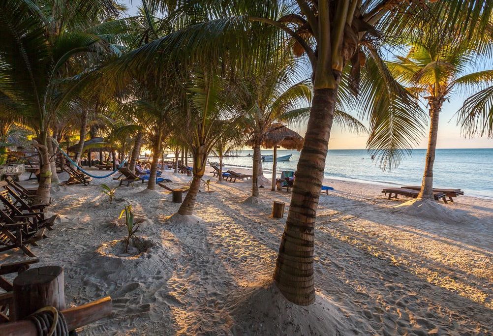 Strand van La Palapa Isla Holbox Mexico