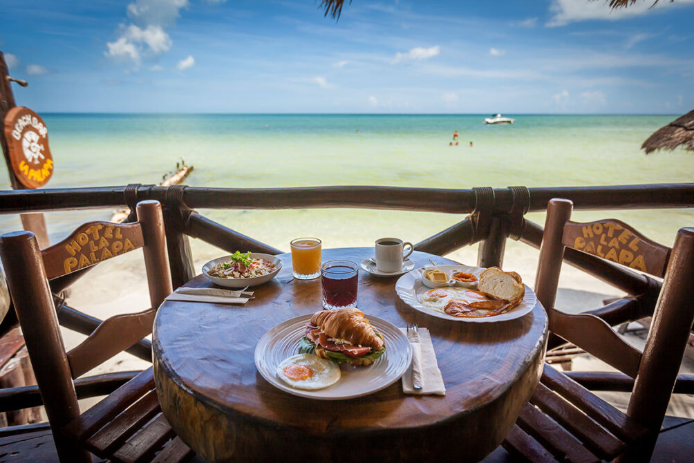 Ontbijt bij La Palapa op Isla Holbox in Mexico