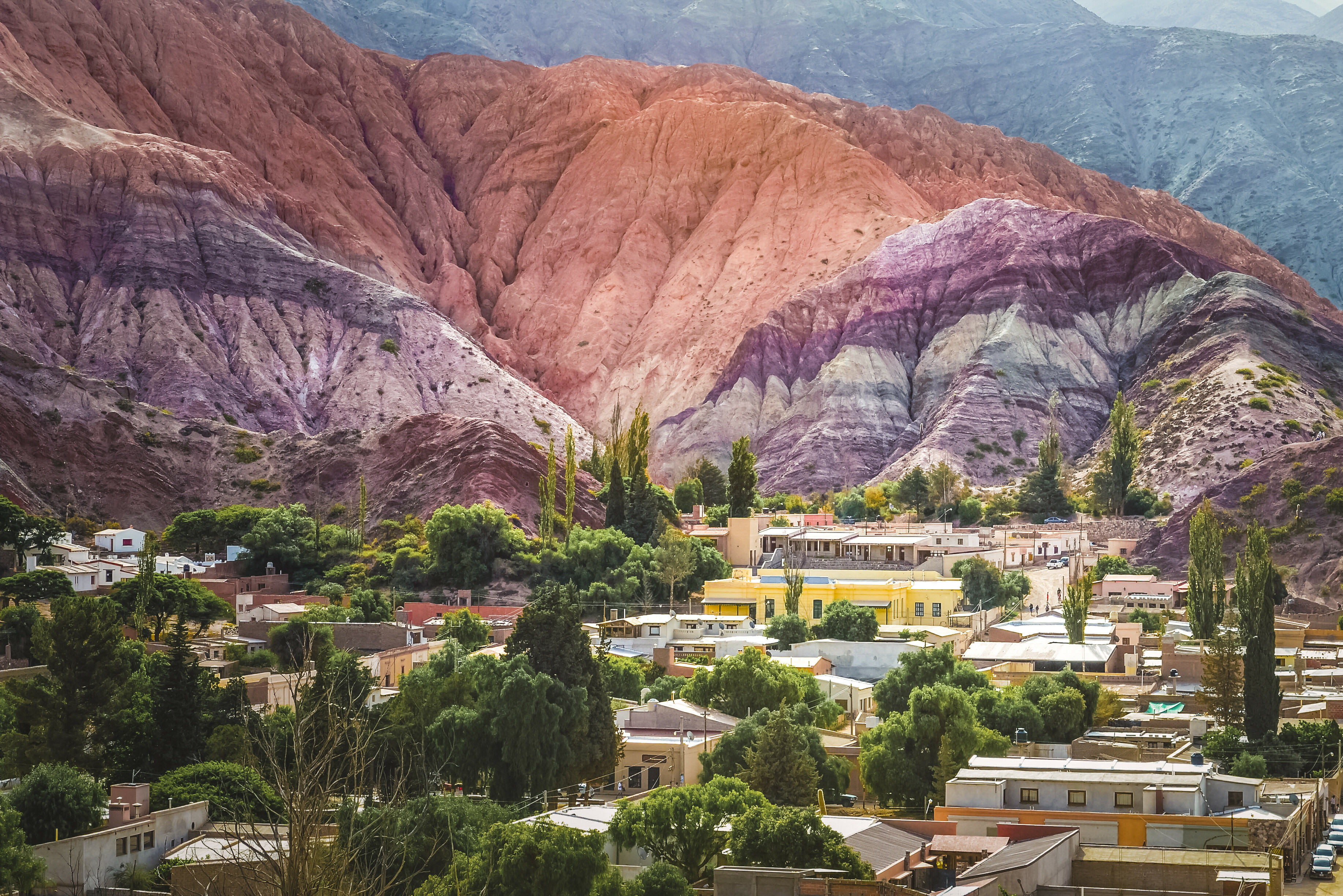 Gekleurde bergen in Purmamarca Argentinië