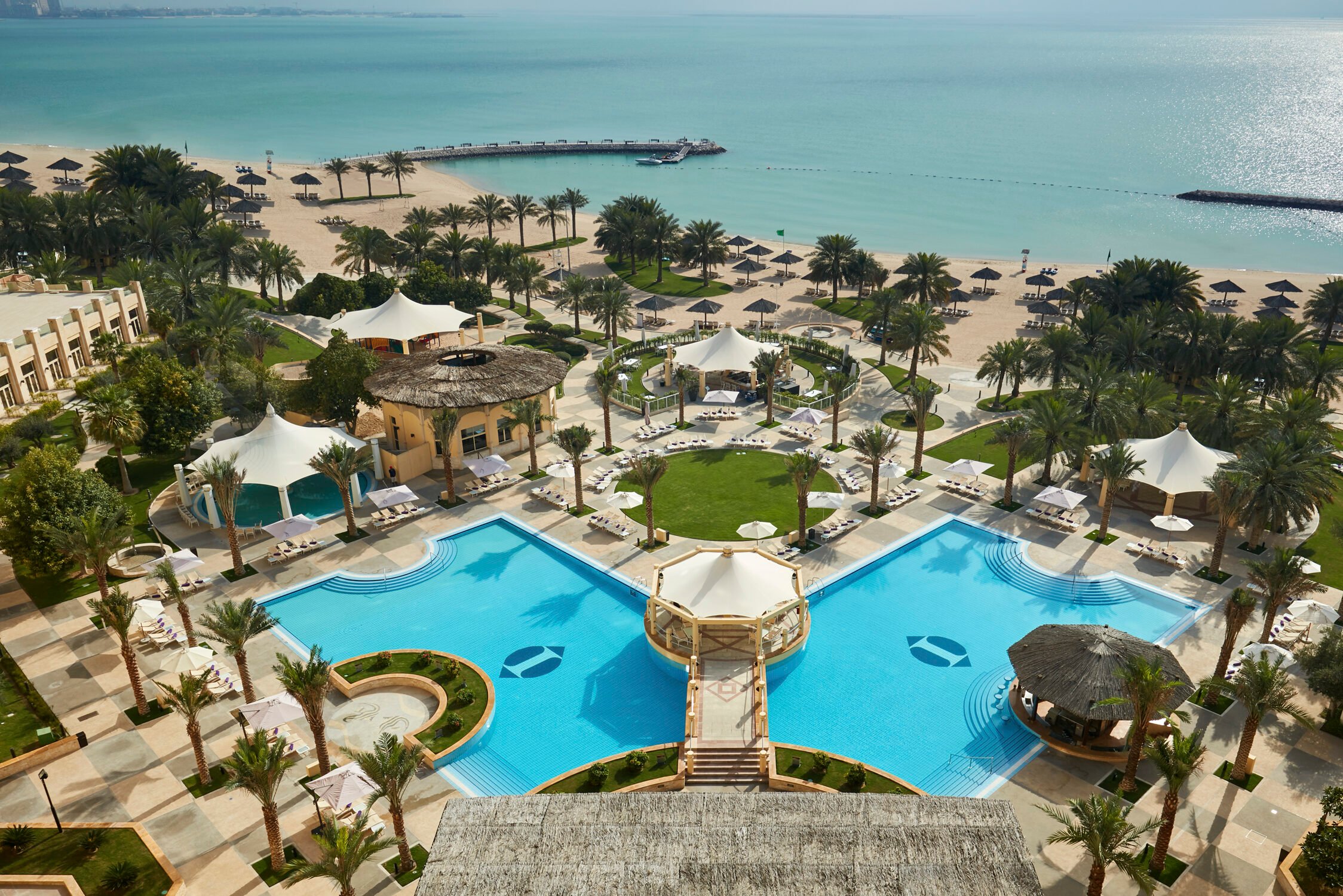 Uitzicht vanuit het Intercontinental Beach Resort in Doha in Qatar