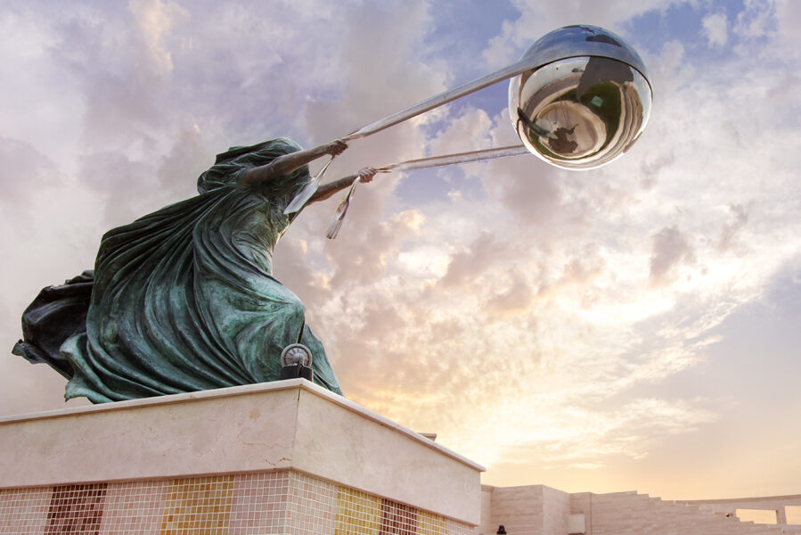 Beeld The Force of Nature in Katara Cultural Village in Doha in Qatar