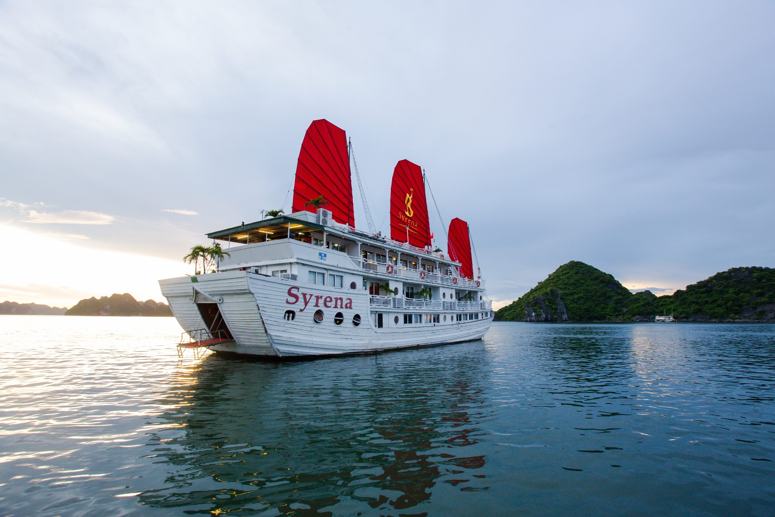 Syrena Cruise Halong Bay Vietnam