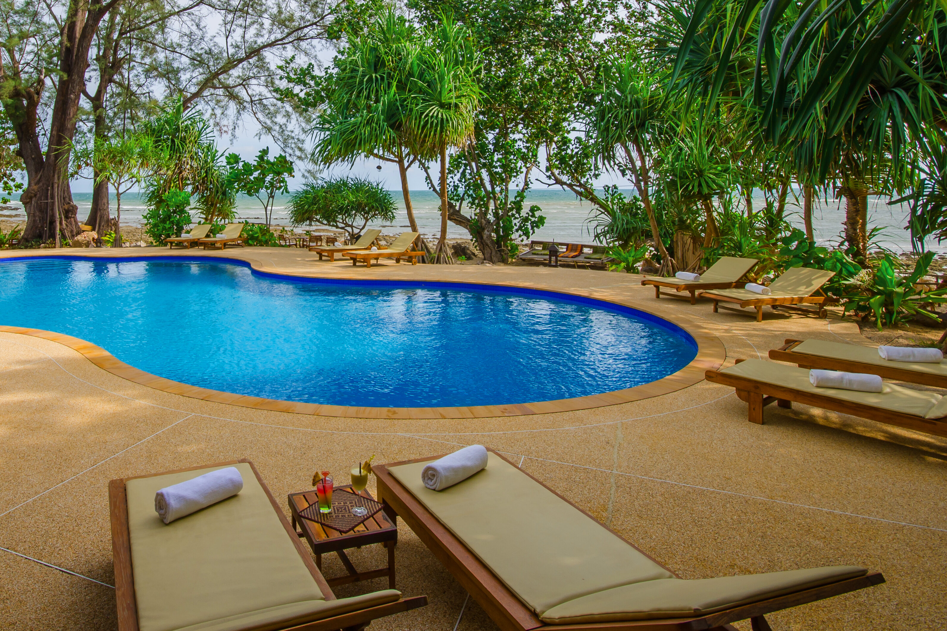 Thailand Koh Jum Beach Villas Zwembad