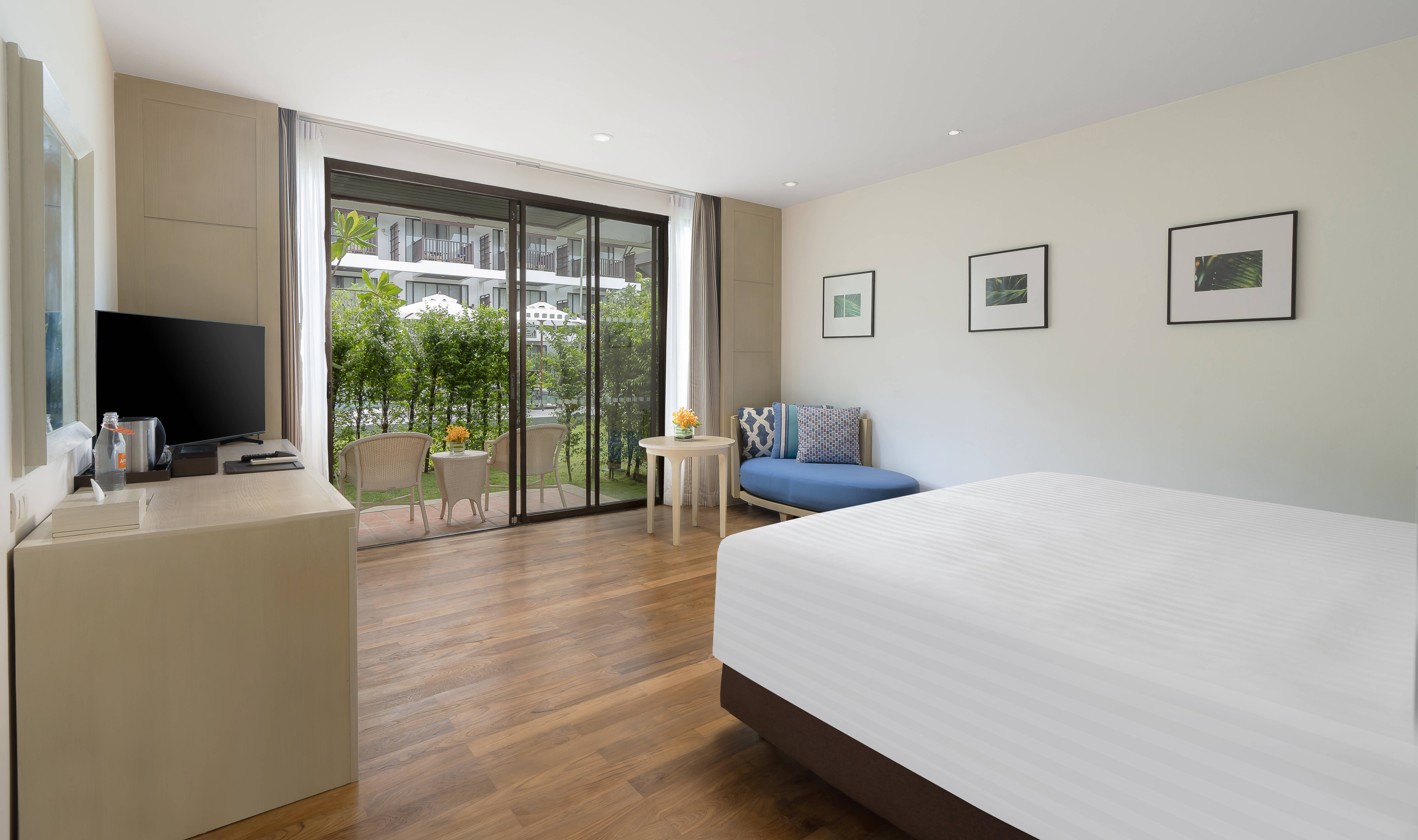 Superior Pool Side kamer