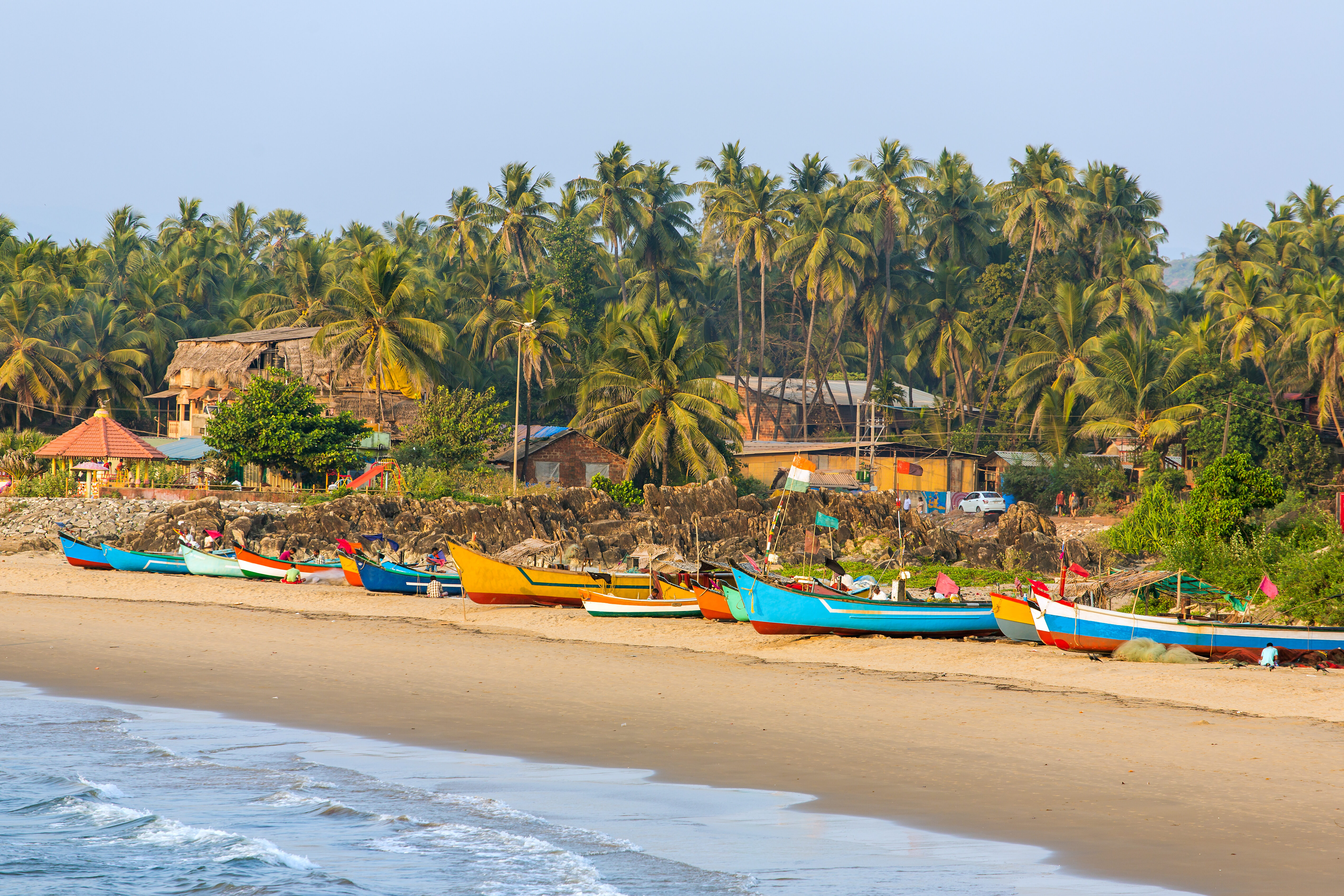 Vissersboten aan het strand van Karnataka