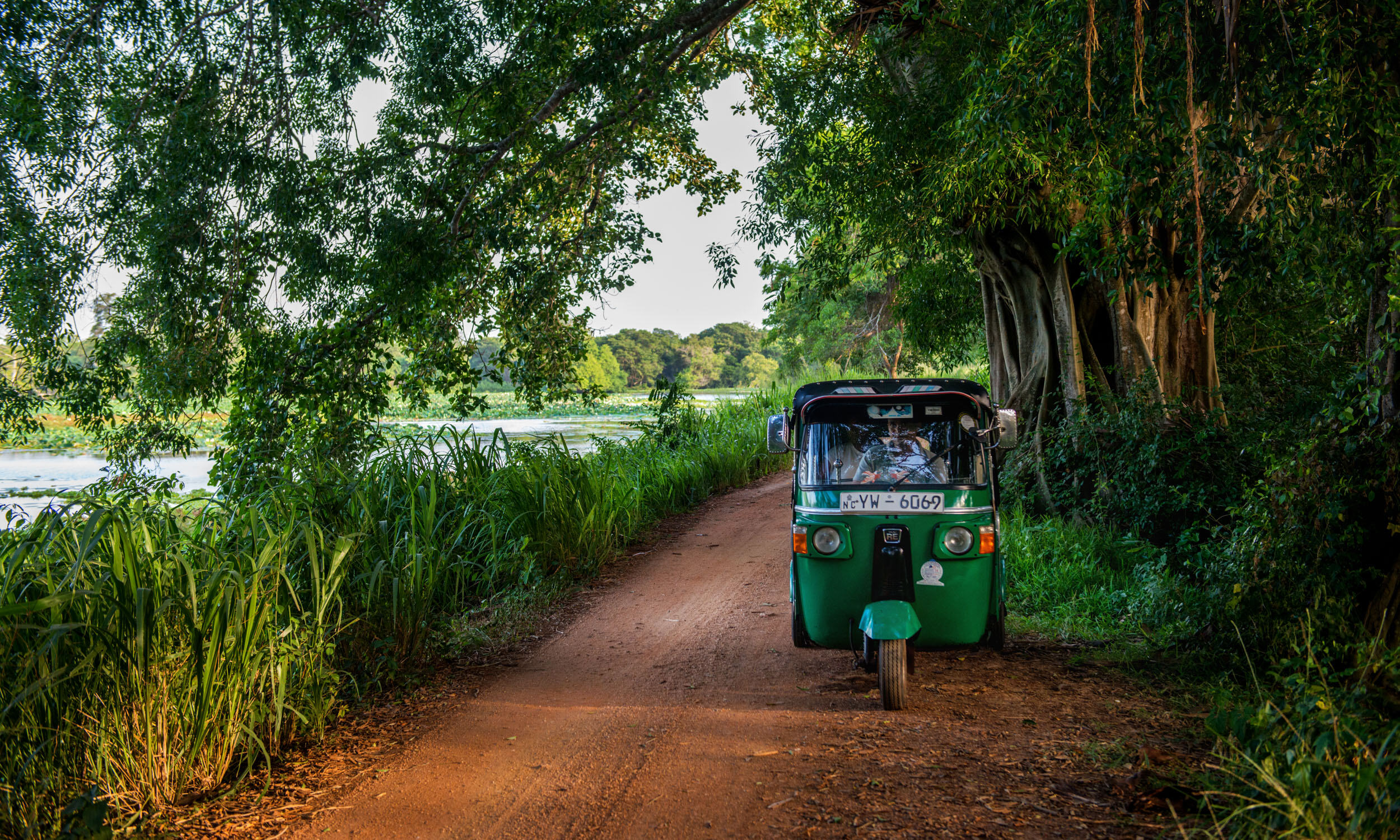 Sri-Lanka-Anuradhapura-Uga-Ulagalla-Tuktuk