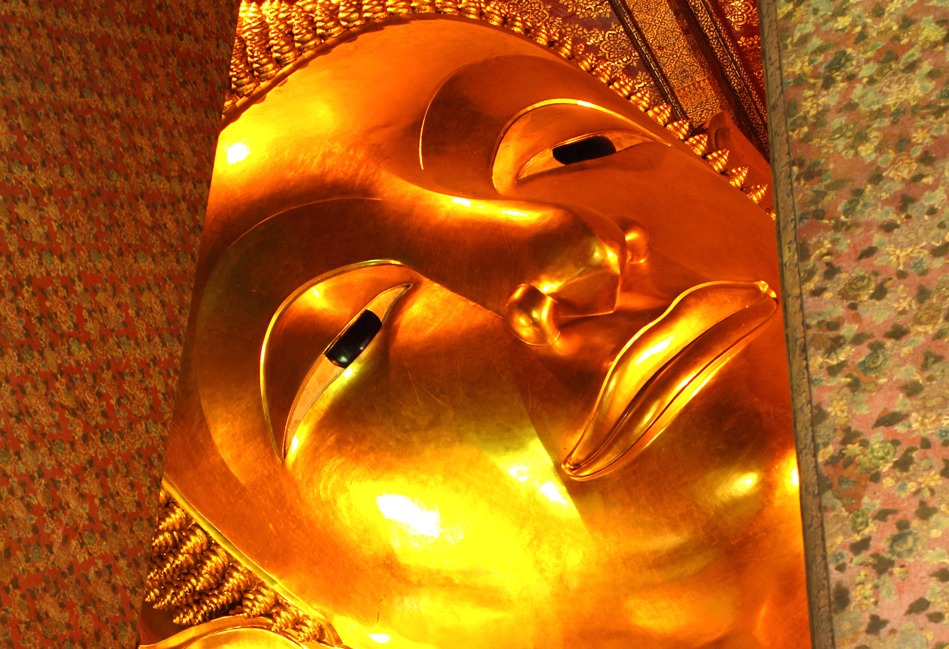 Enorme boeddha van Wat Po in Bangkok