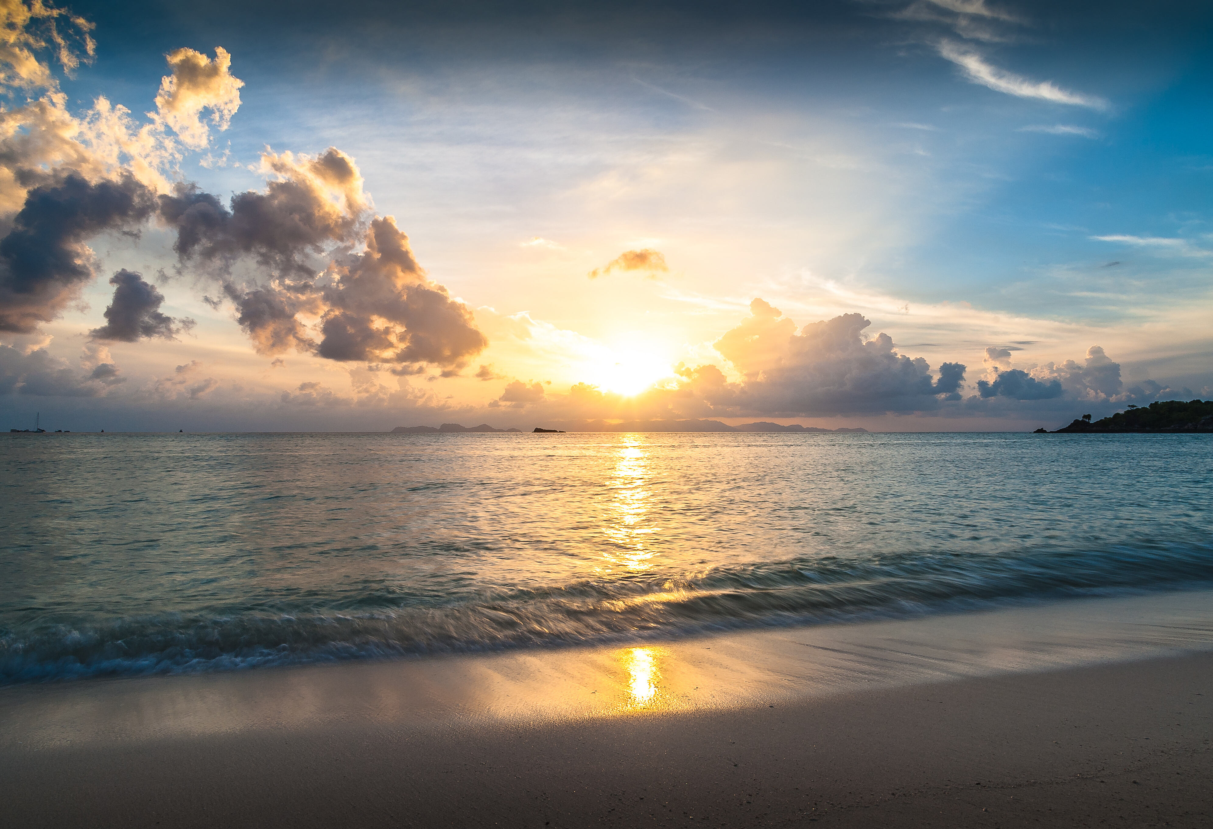 Strand van Hua Hin bij zonsondergang