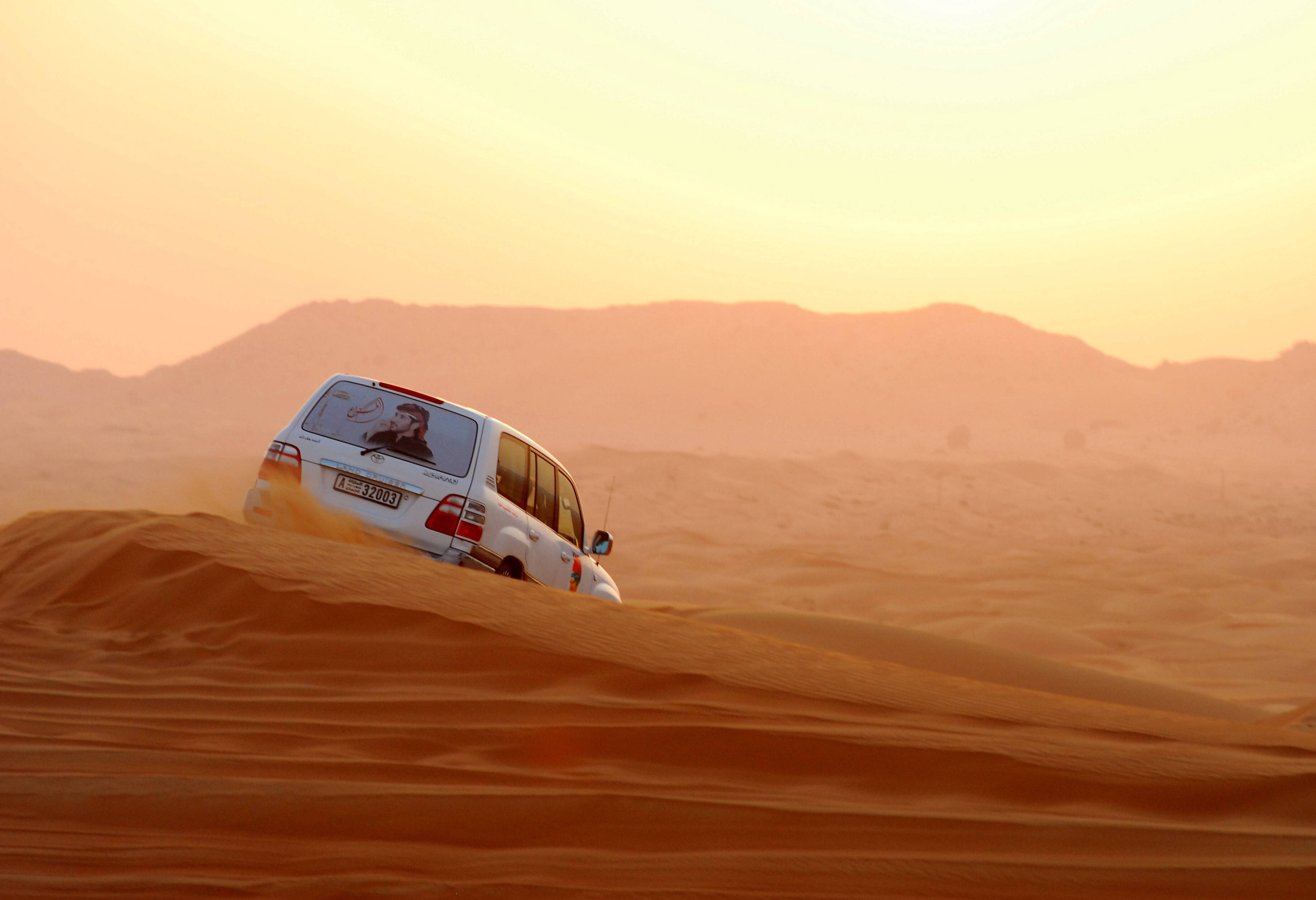 Desert jeep safari Dubai vlak voor zonsondergang