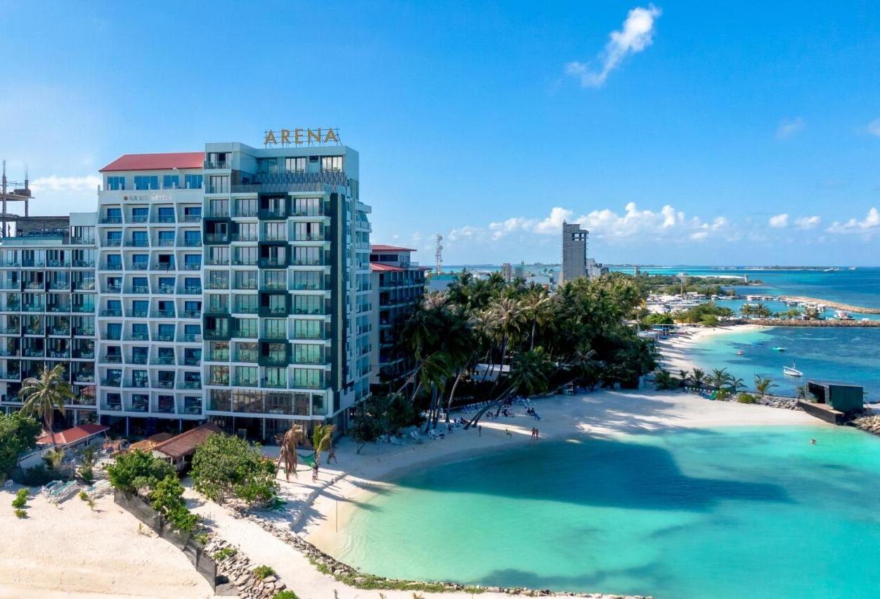Malediven Maafushi Arena Beach Hotel Strand