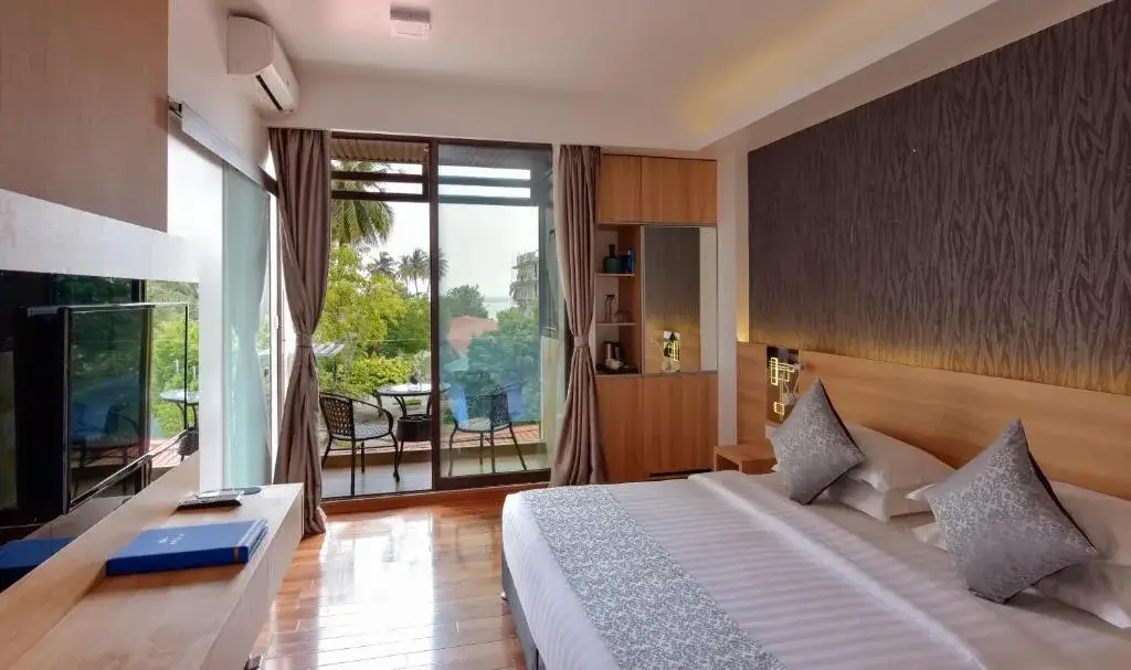 Malediven Maafushi Arena Beach Hotel Deluxe Kamer met balkon eilandzicht