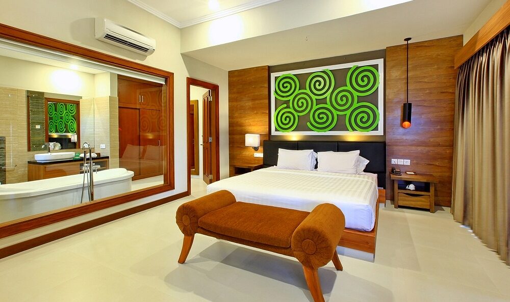 Slaapkamer in de One Bedroom Suite Villa in het Mutiara Bali in Seminyak