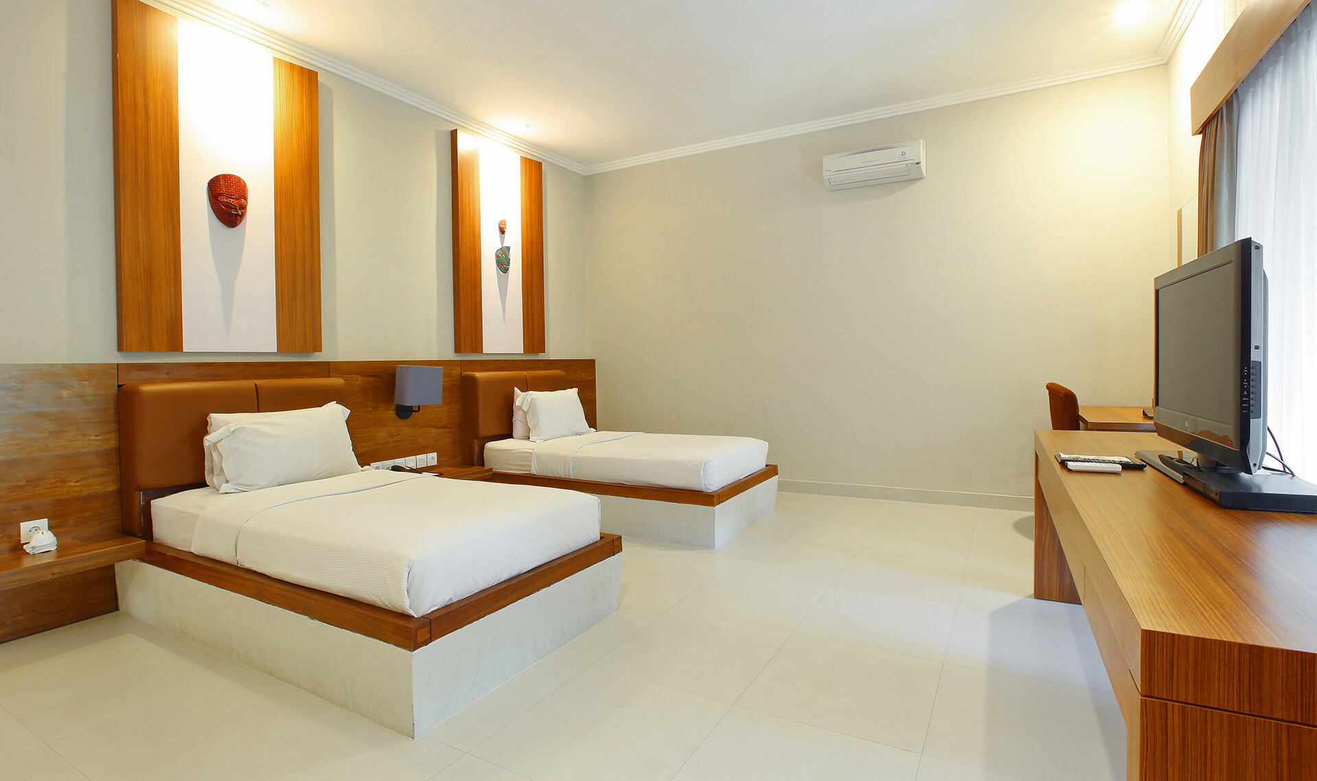 Slaapkamer boven in de Two Bedroom Deluxe Villa with Private pool in het Mutiara Bali in Seminyak