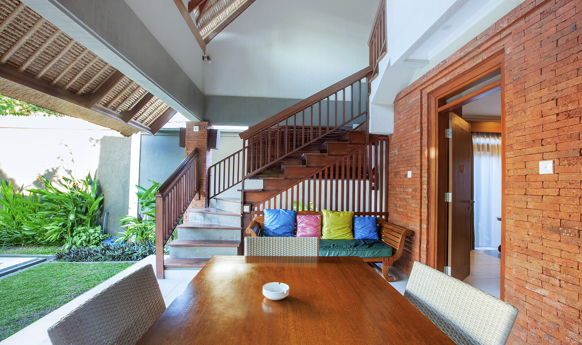 Terras van de Two Bedroom Deluxe Villa with Private pool in het Mutiara Bali in Seminyak