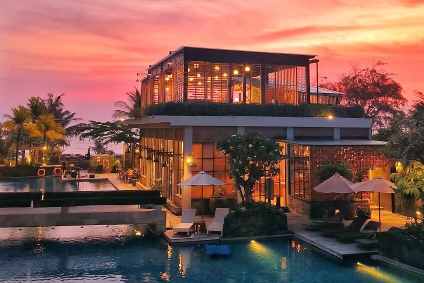The Moon Rooftop Light Bar in het Swarga Suites Bali Berawa in Canggu