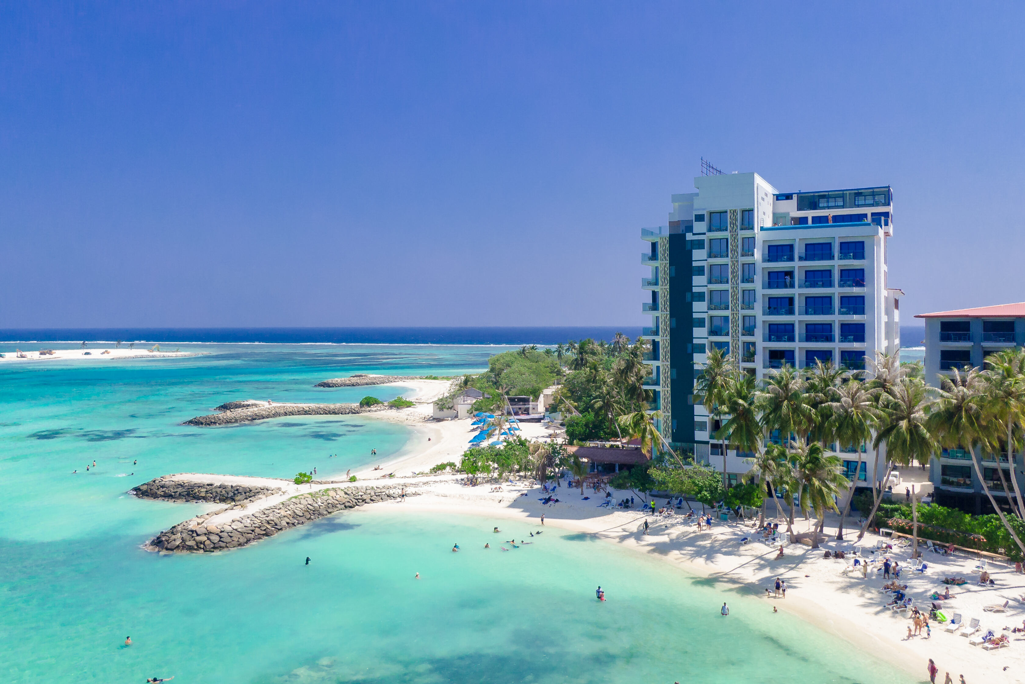 Malediven Maafushi Arena Beach Hotel Strand