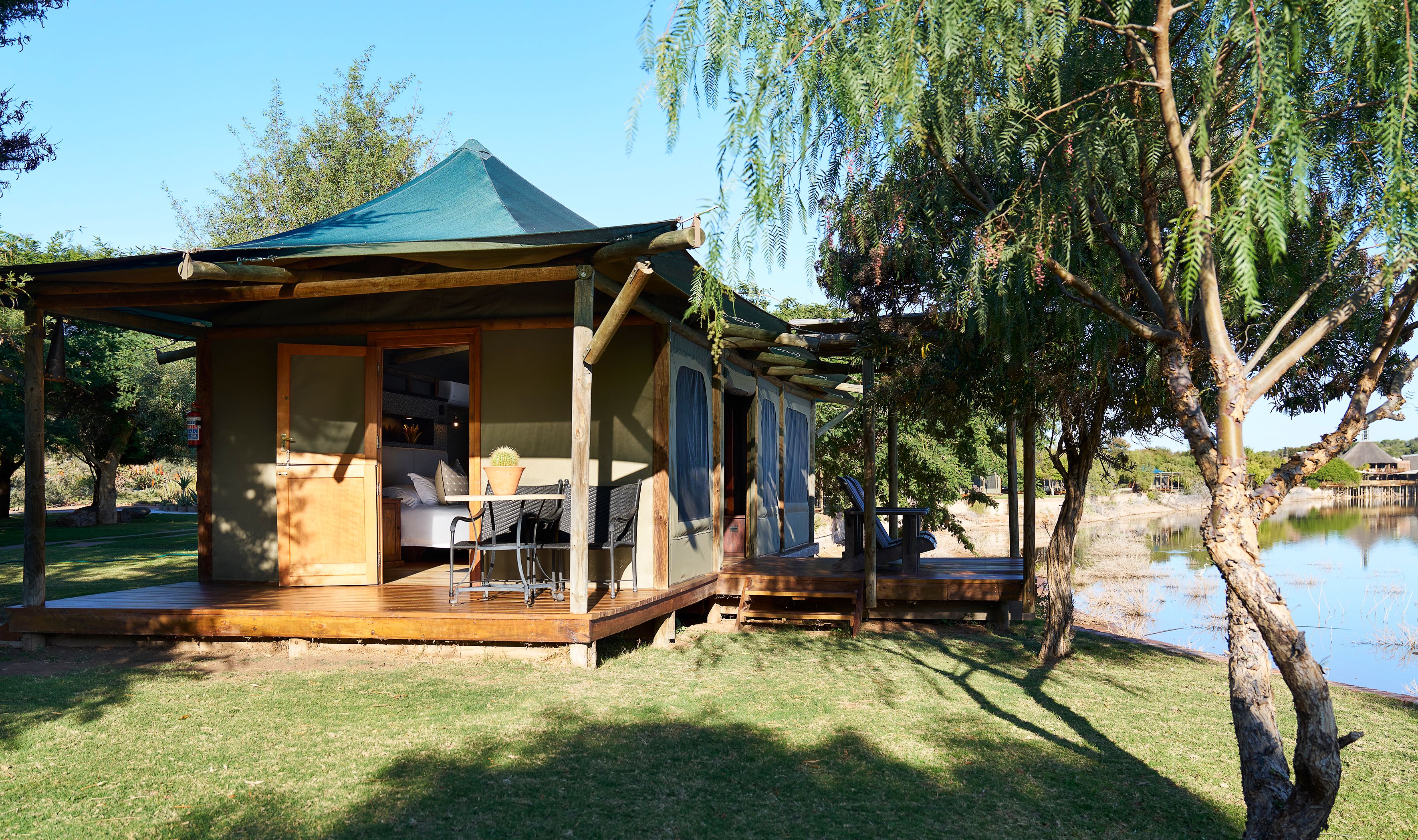 Zuid-Afrika Oudtshoorn Klein Karoo Buffelsdrift Game Lodge Luxe Waterhole Tent