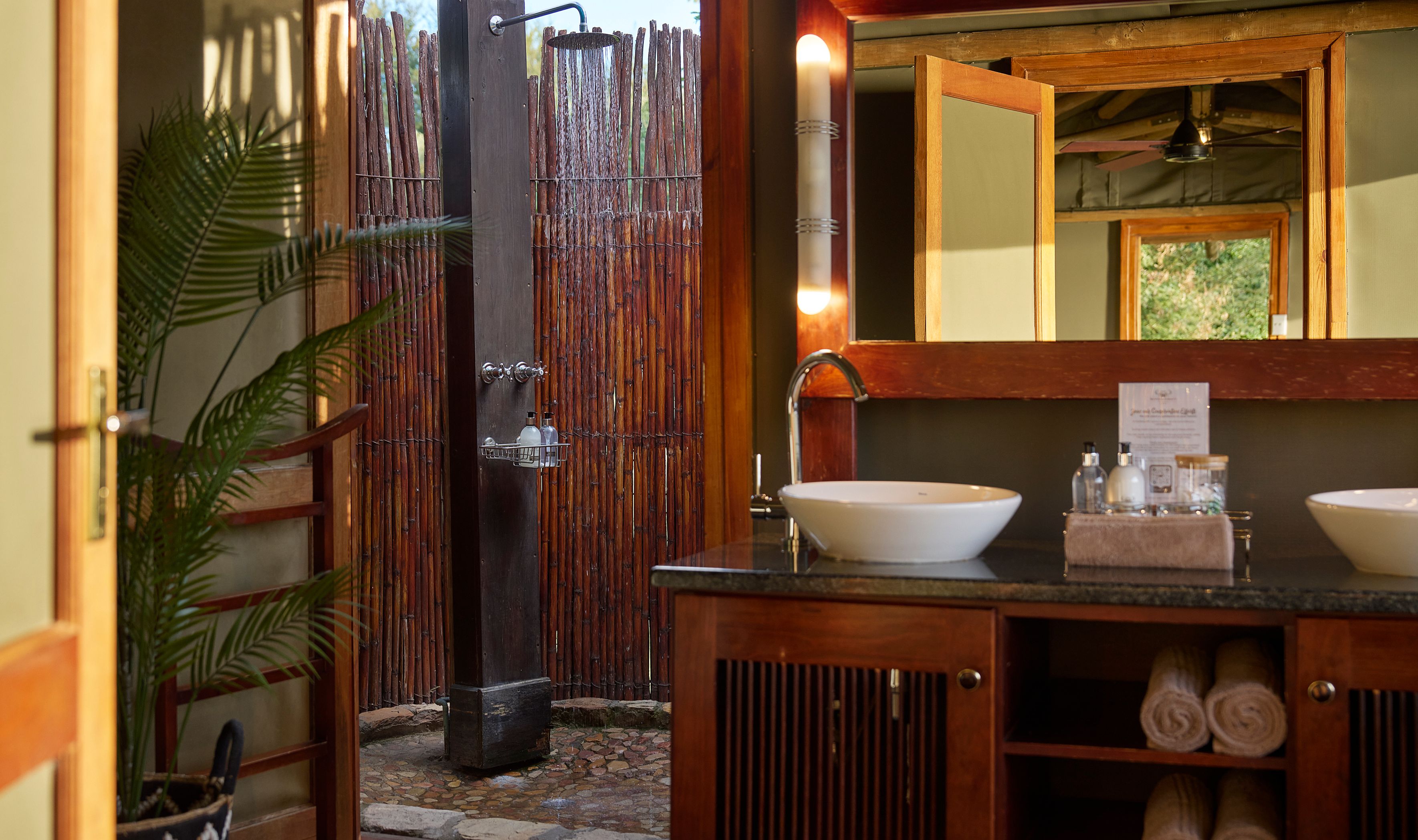 Zuid-Afrika Oudtshoorn Klein Karoo Buffelsdrift Game Lodge Luxe WaterholeTent