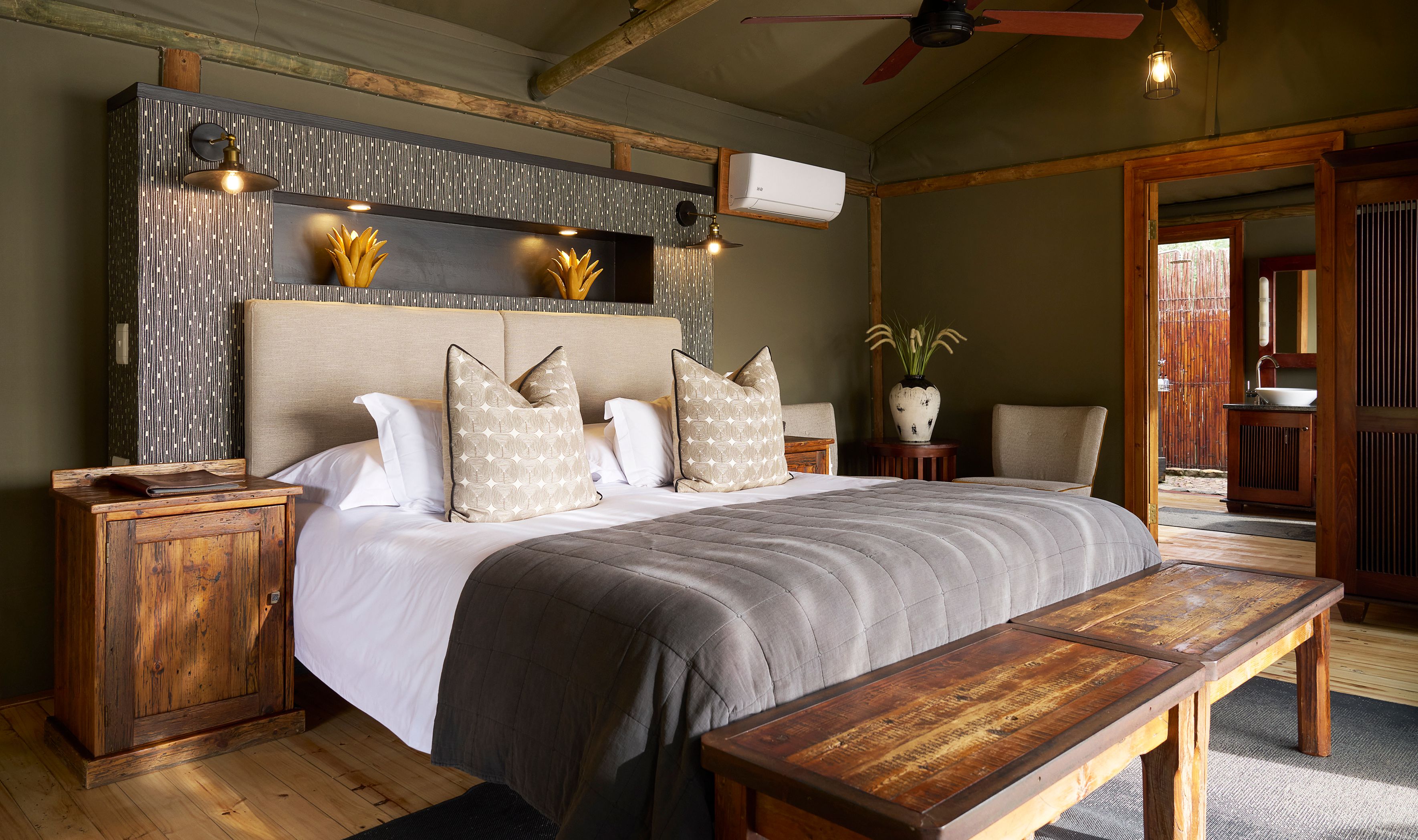 Zuid-Afrika Oudtshoorn Klein Karoo Buffelsdrift Game Lodge Luxe WaterholeTent