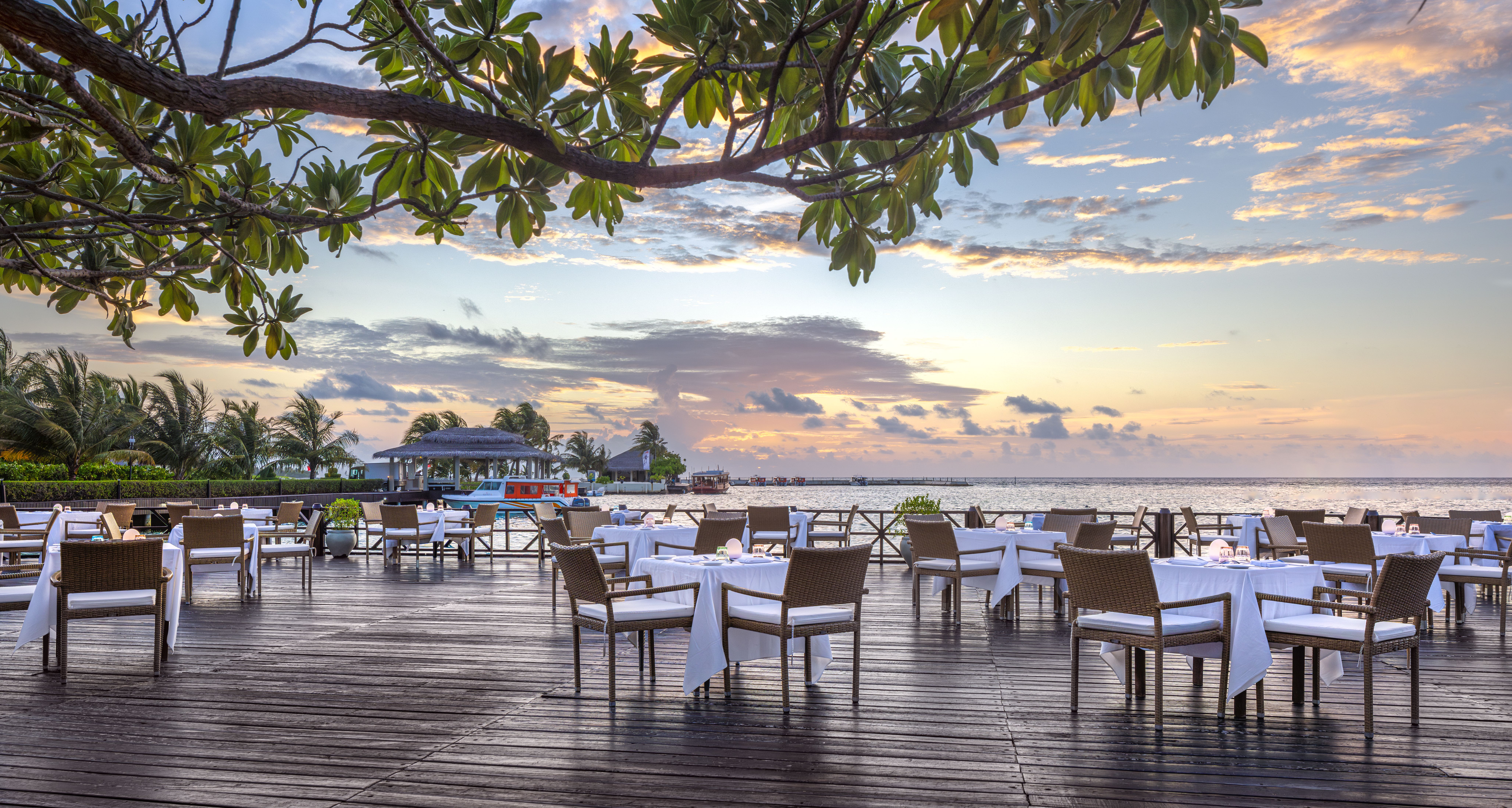 Malediven-Adaaran-Select-Hudhuran-Fushi-Sunset-Restaurant
