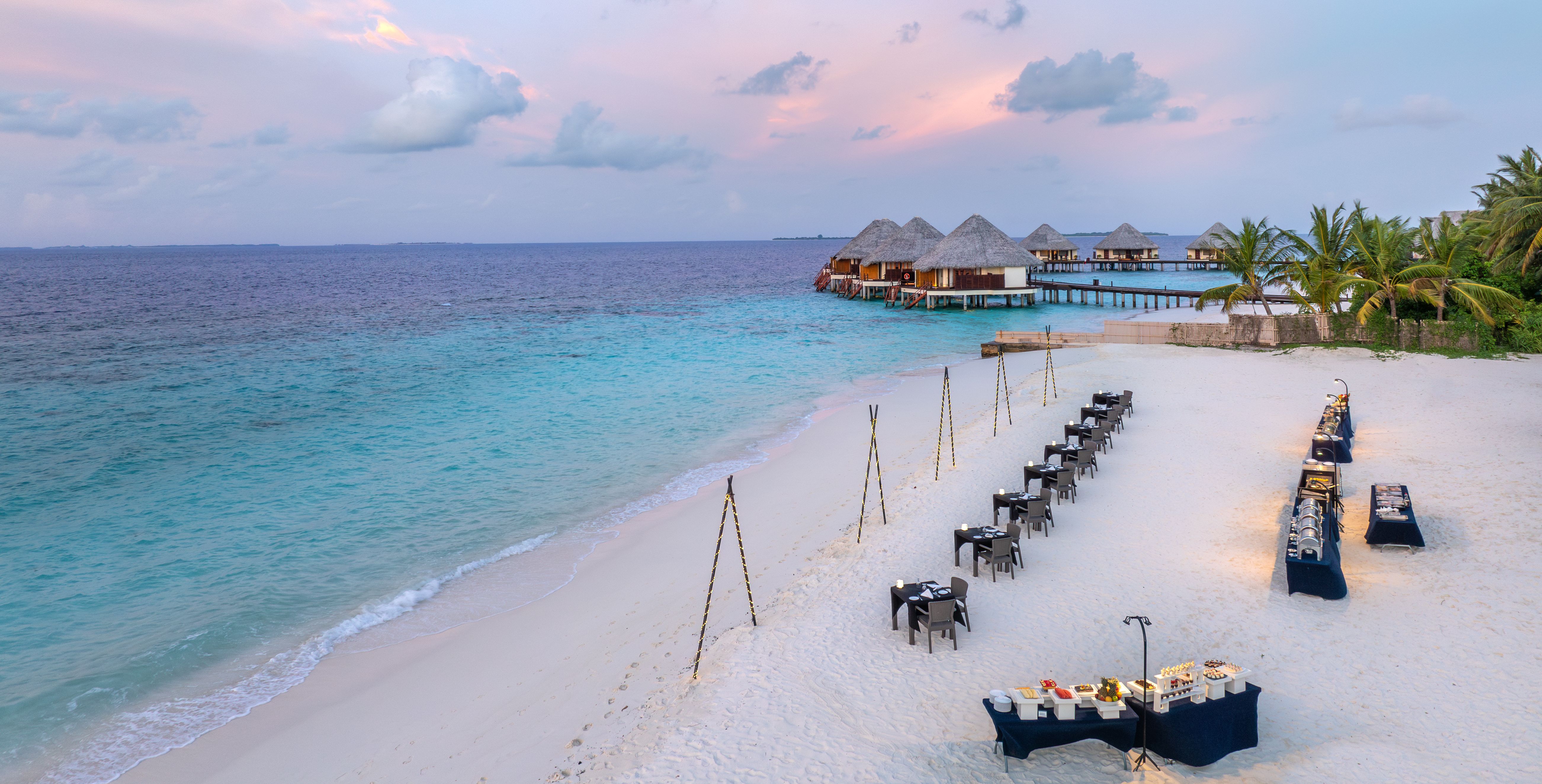 Malediven-Adaaran-Select-Meedhupparu-Strand-Barbecue