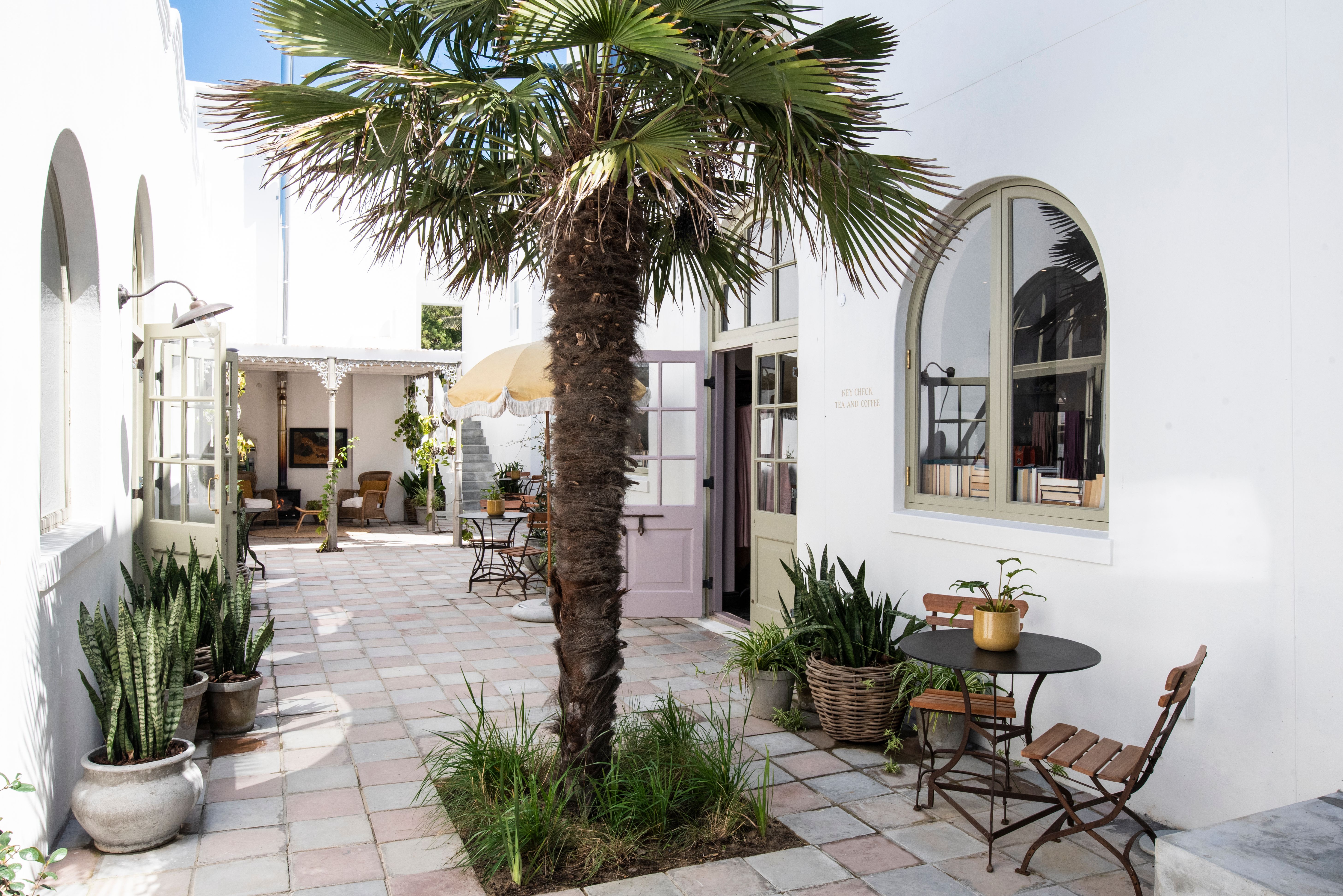 Buiten zitjes van het hotel