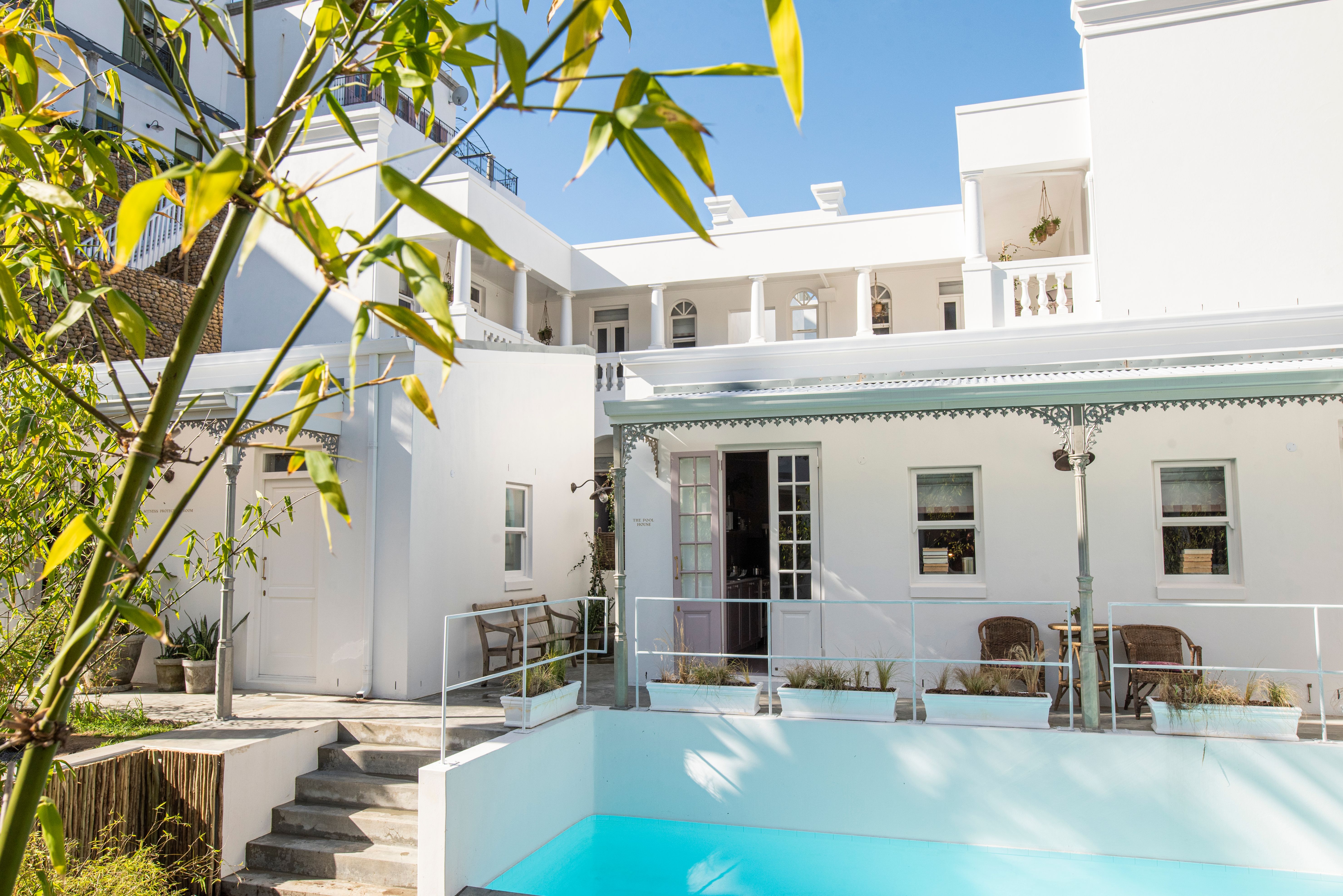 Kamers bij het zwembad