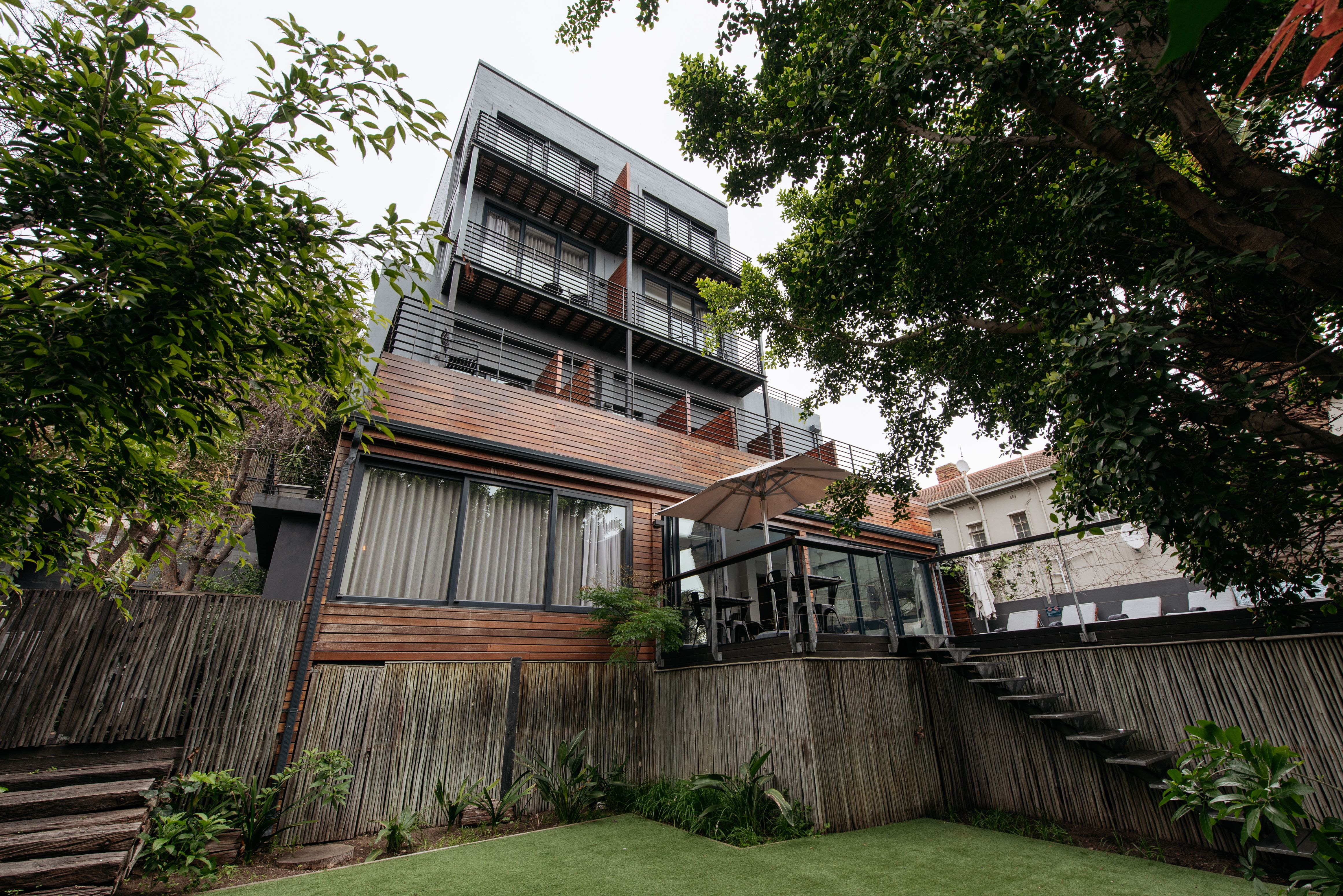 Buitenkant van het The Tree House Boutique Hotel