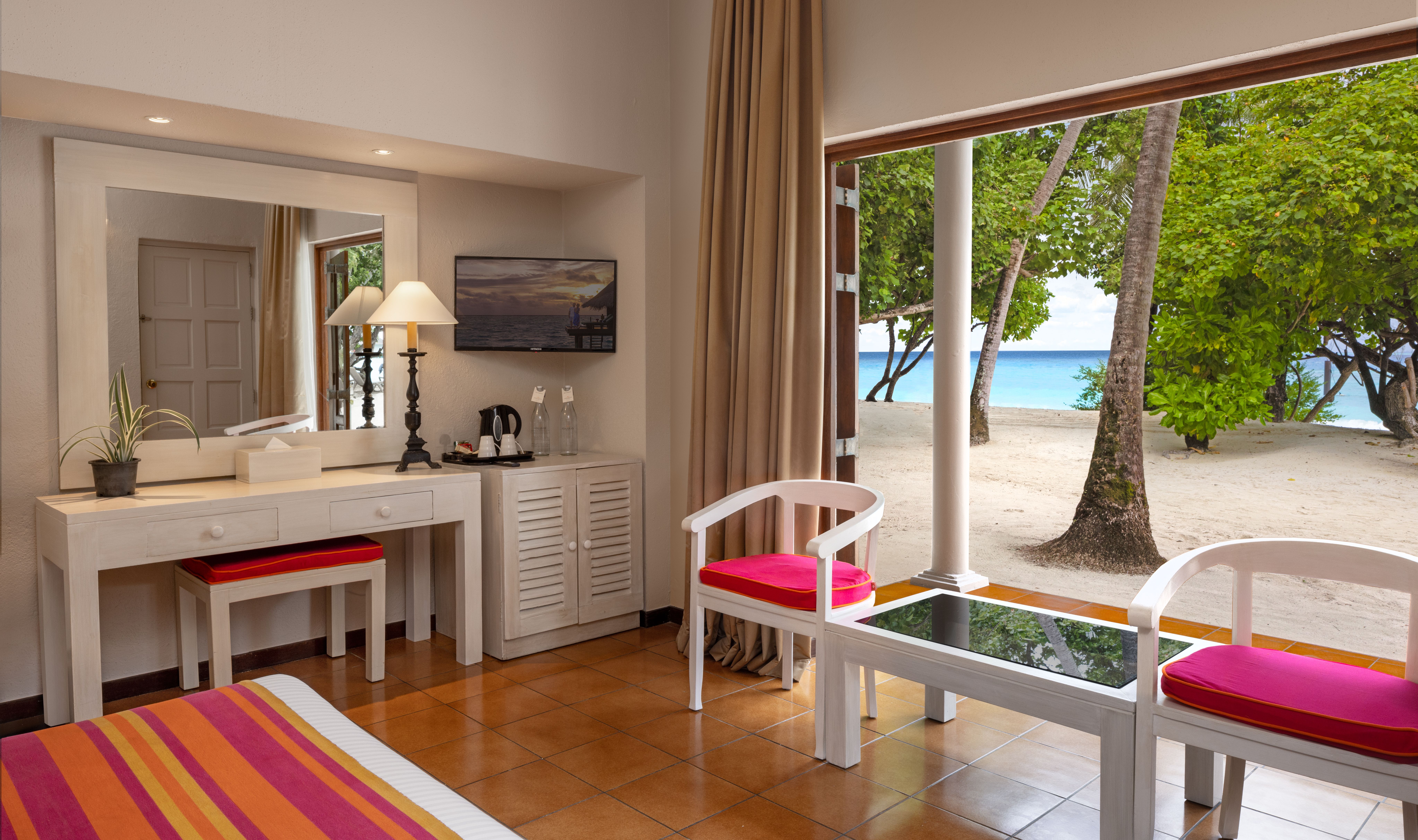 Malediven Adaaran Club Rannalhi Classic Beach View Kamer