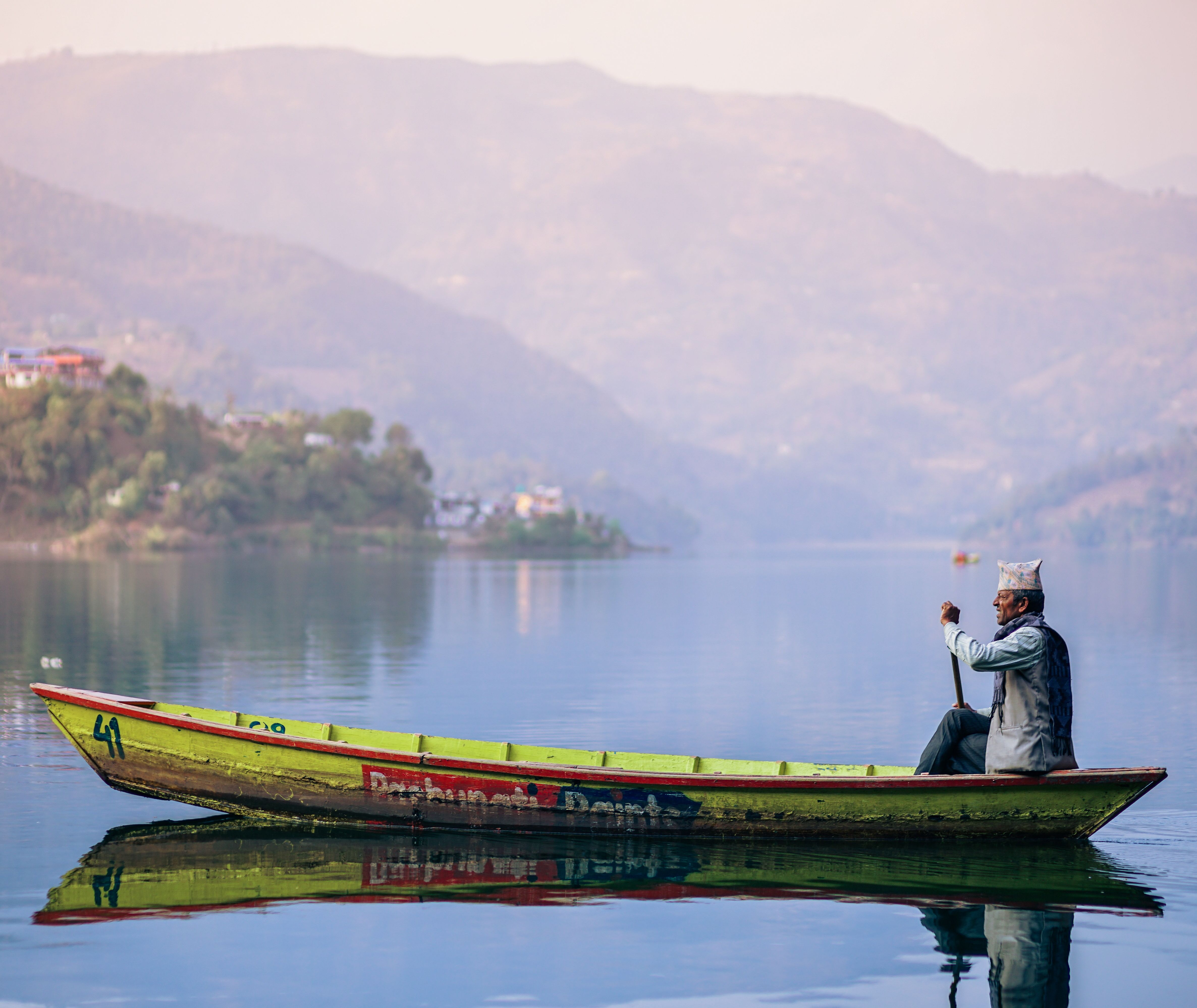 nepal-pokhara-man-in-boot