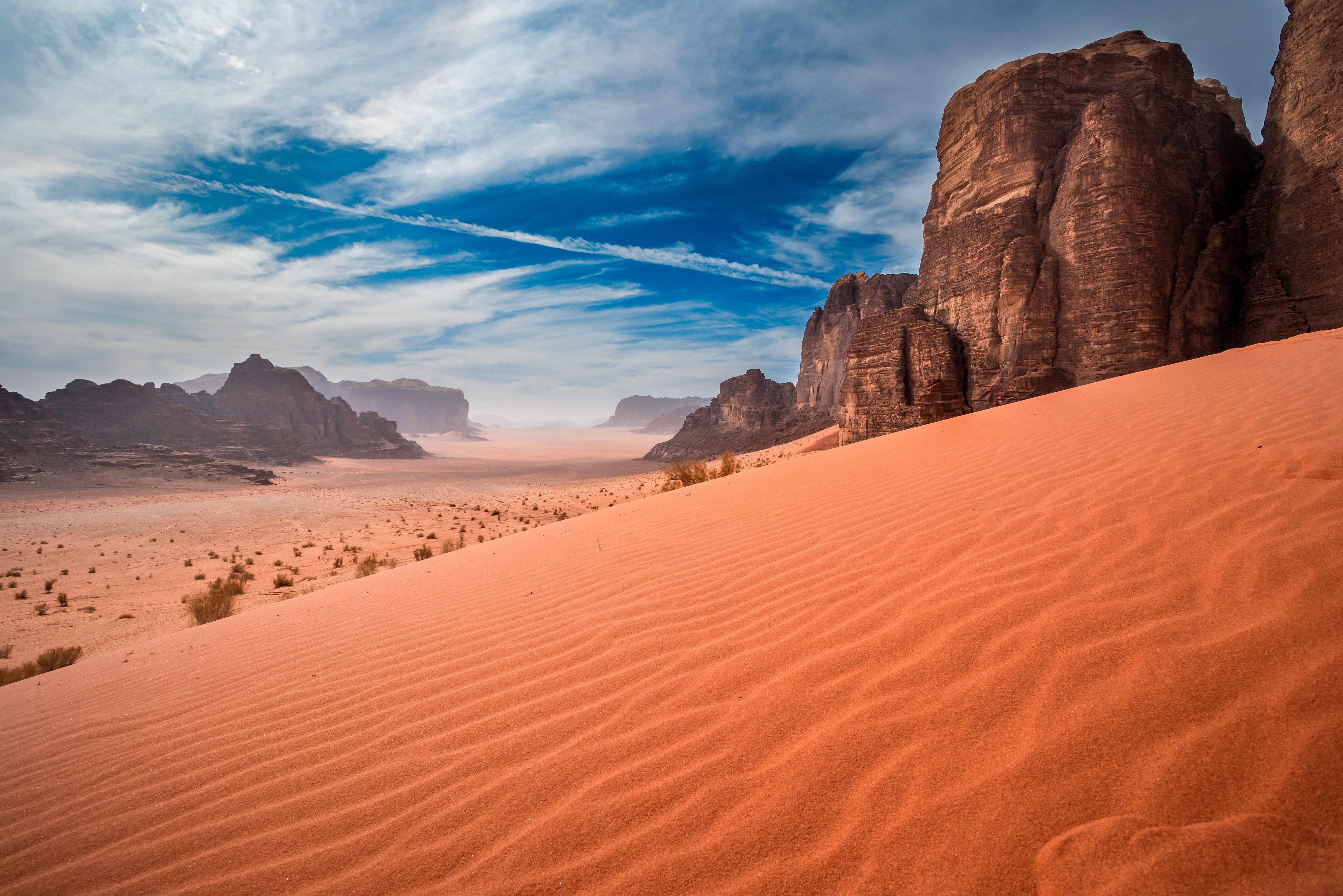 Zandduinen in de Wadi Rum woestijn in Jordanie