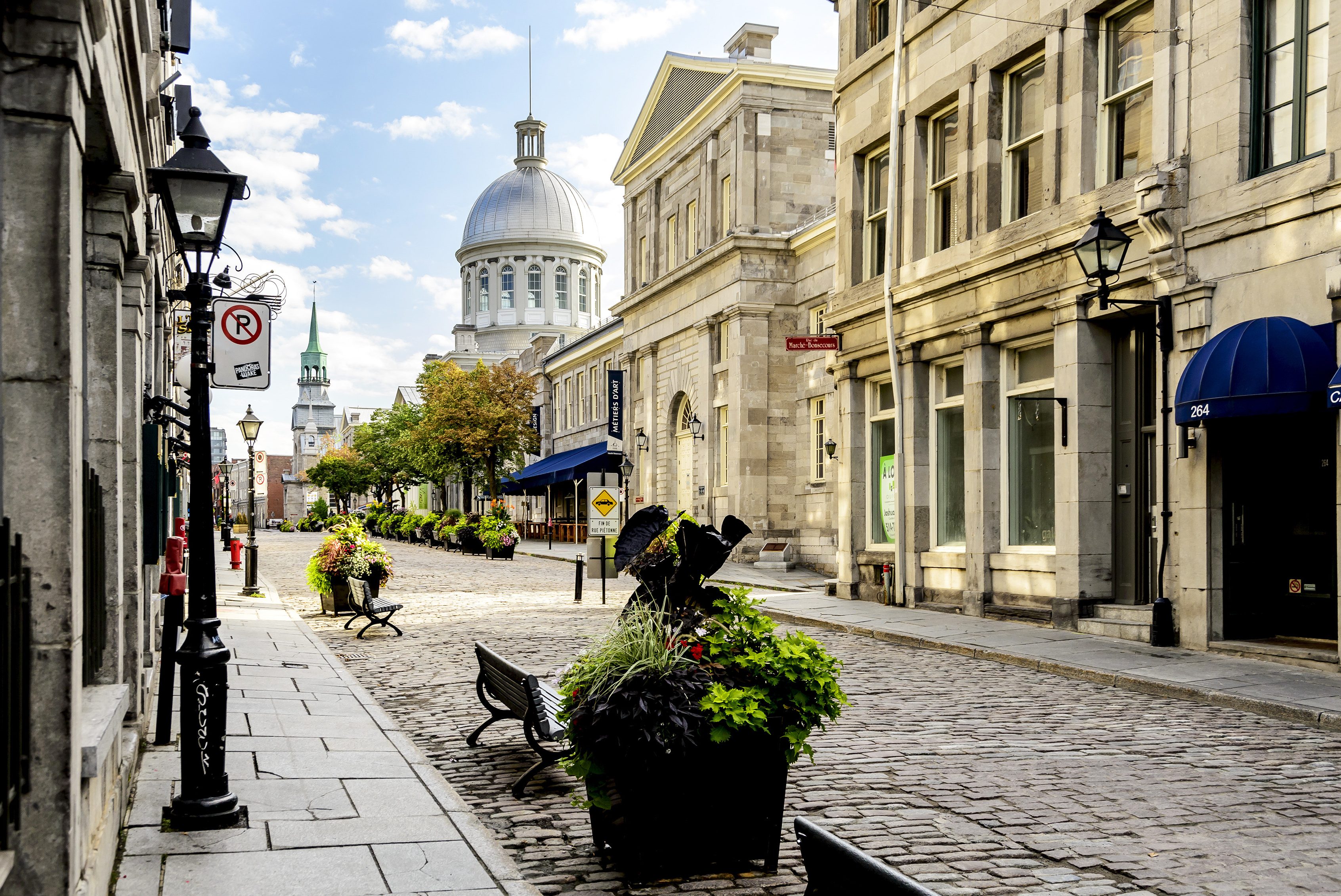 Een gezellig straatje in het oude stadscentrum van Montreal, Canada