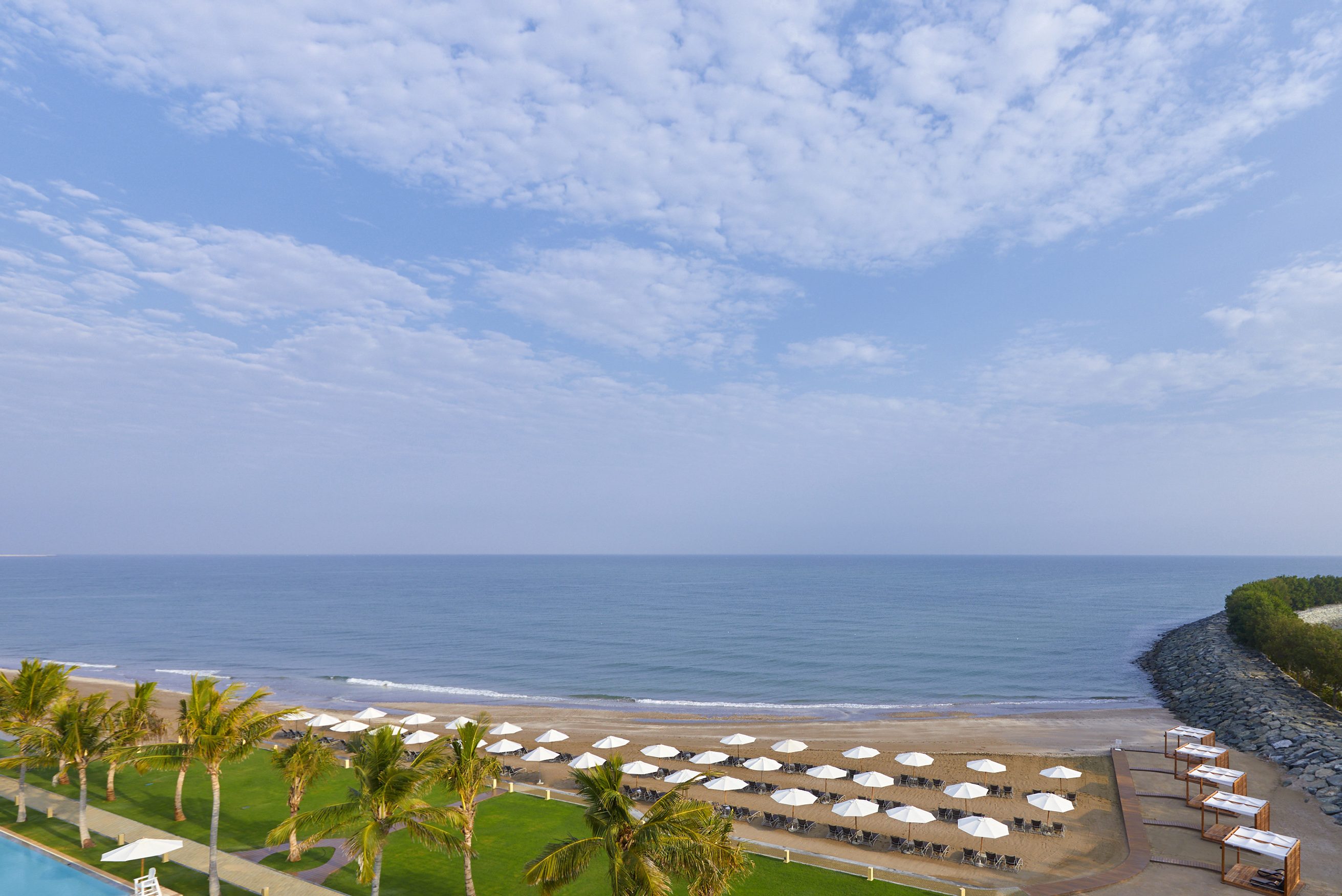 Strand van het Marcelo Mussanah Resort in Oman