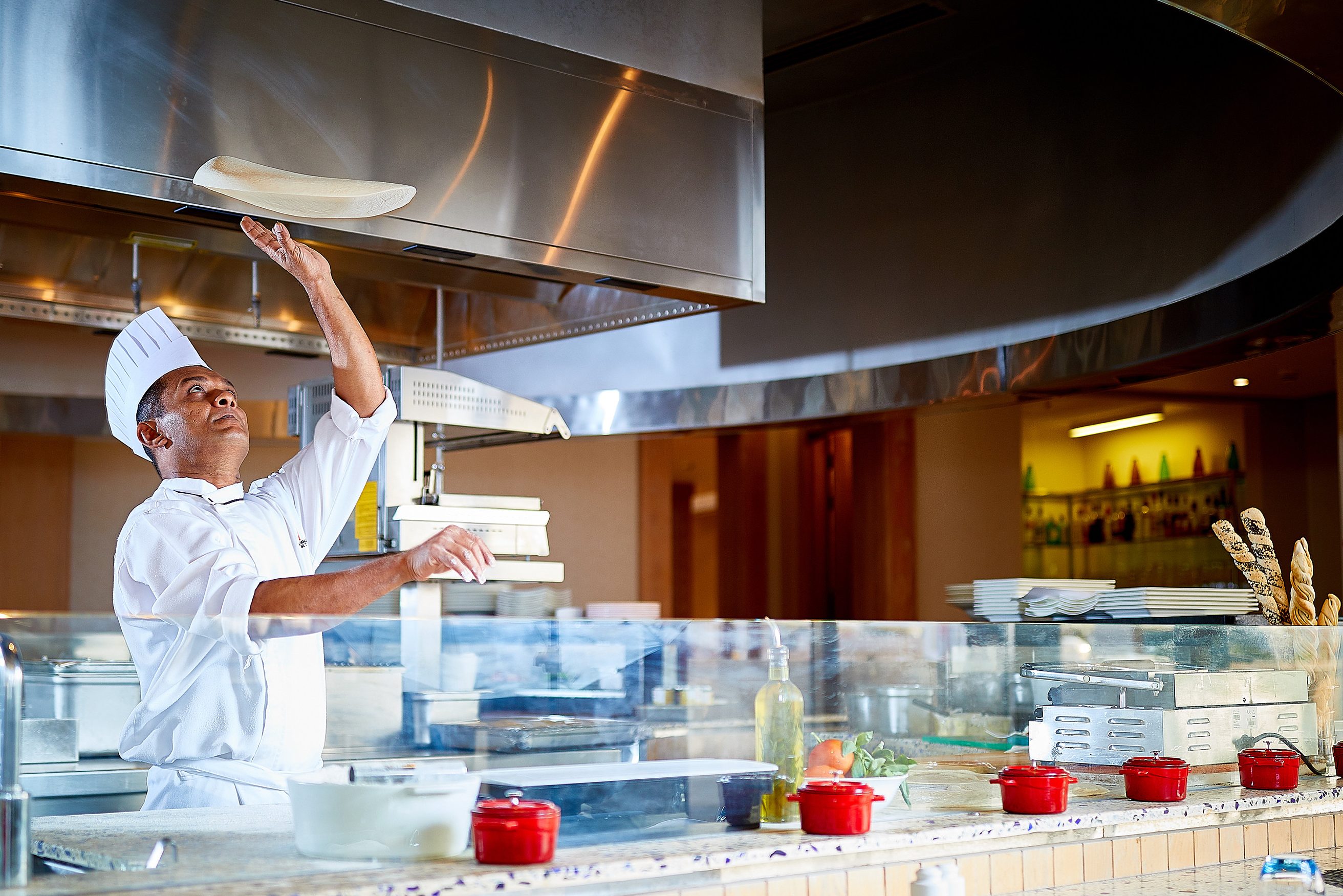 Live cooking station in Azure Restaurant van Barcelo Mussanah Resort in Oman