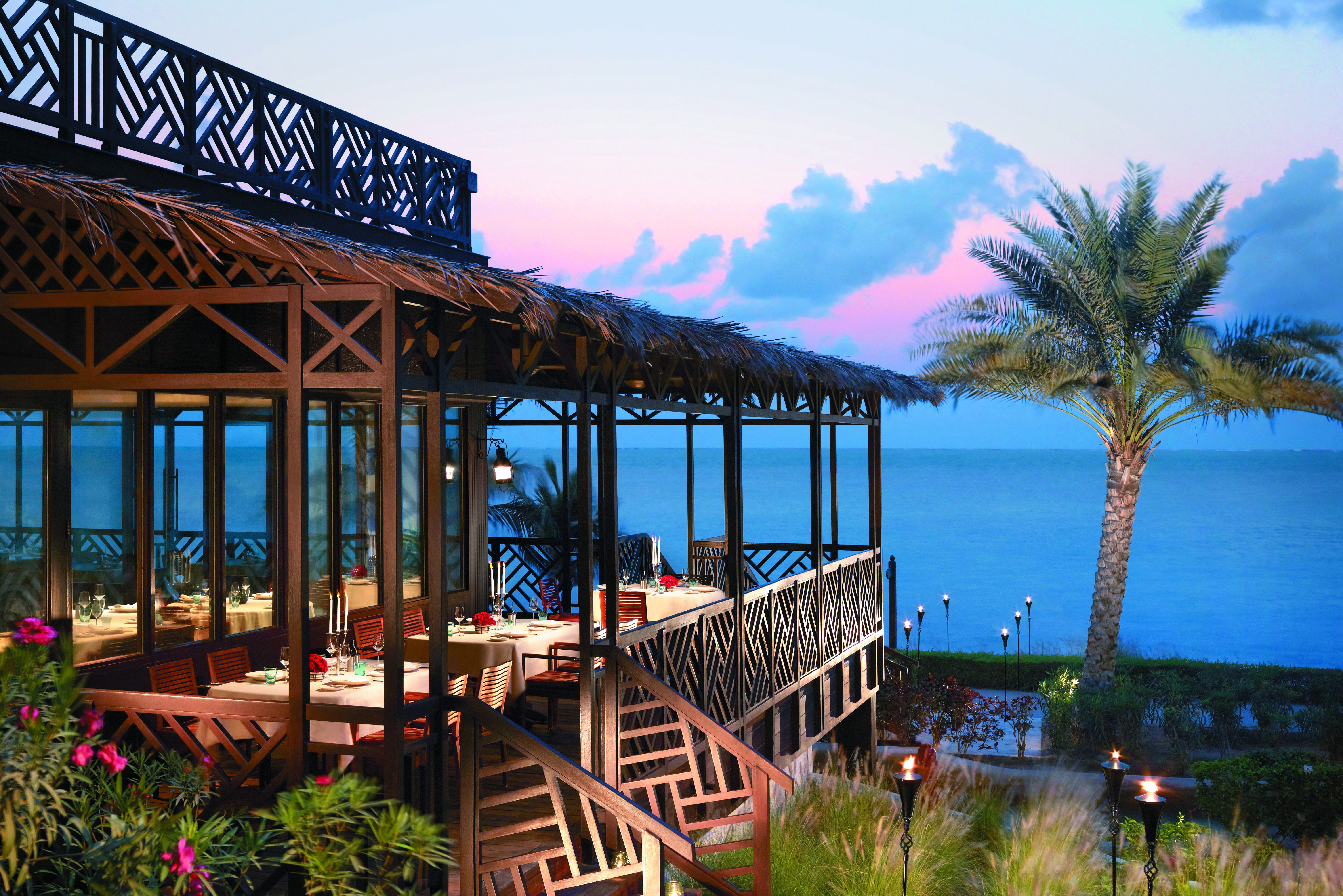 Al bandar Bait Al Bahar Restaurant Shangri-La's Barr Al Jissah Resort bij Muscat in Oman