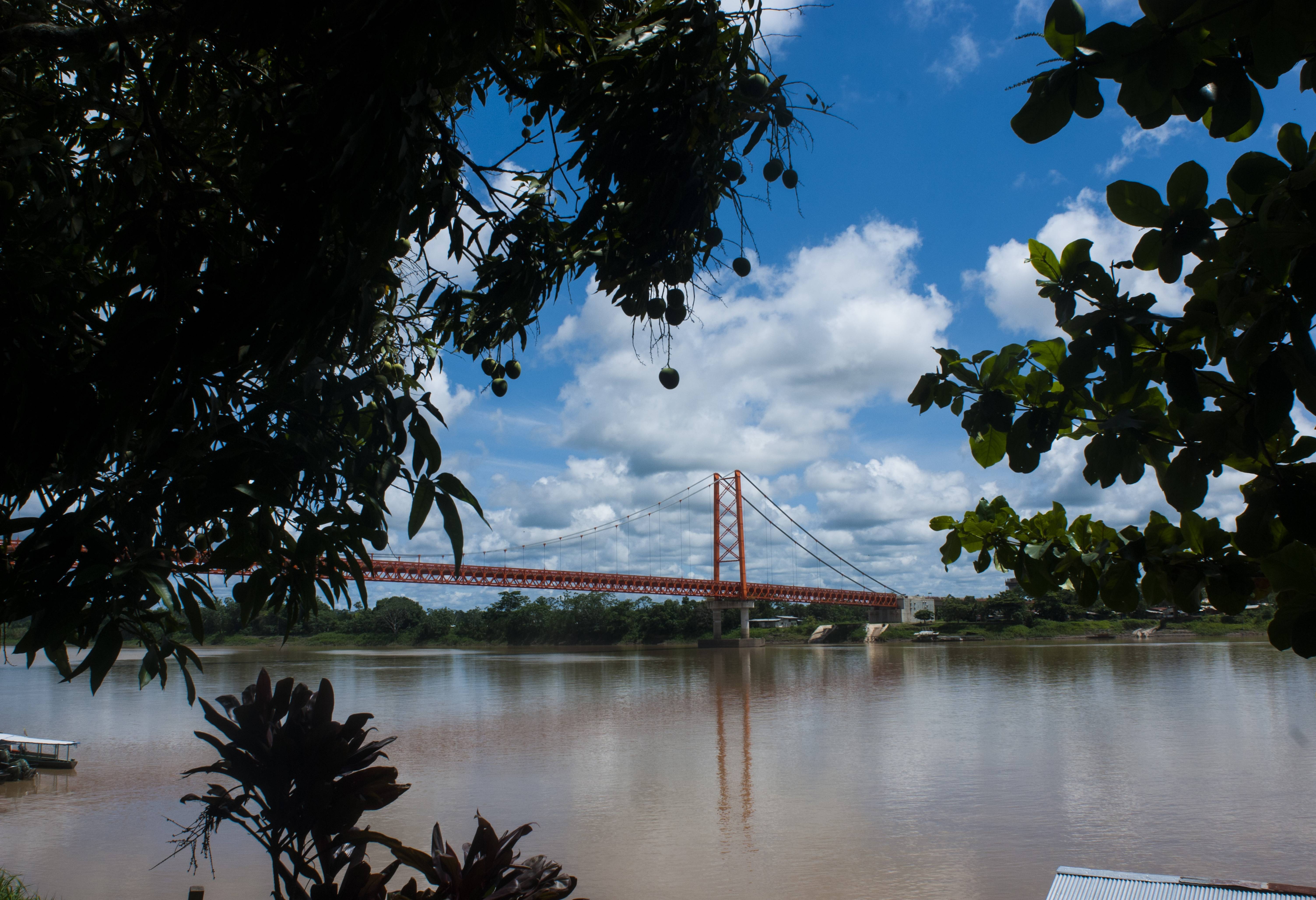 Terug varen over de Madre de Dios rivier naar Puerto Maldonado in Peru