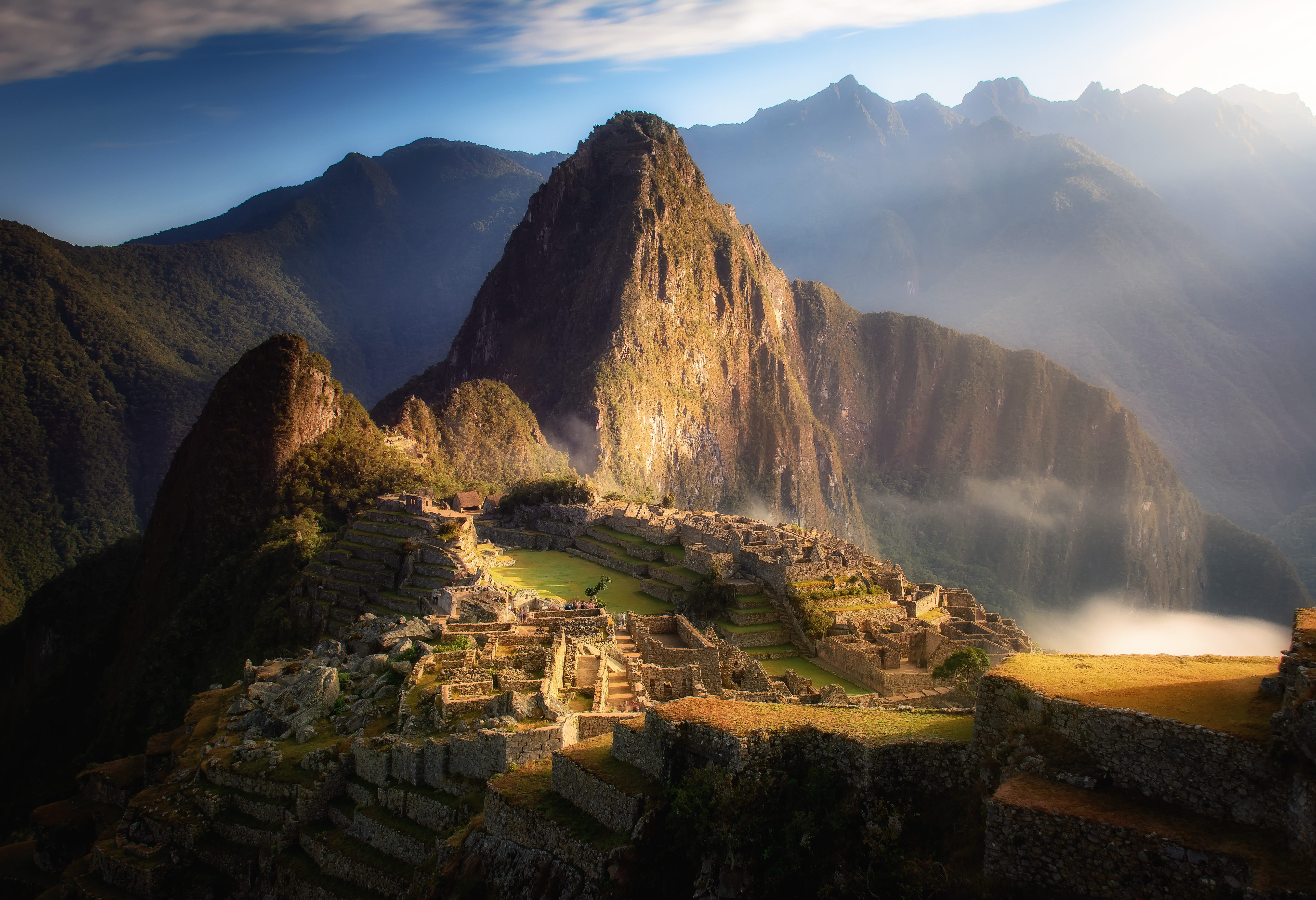 Machu Picchu bij zonsopkomst in Peru