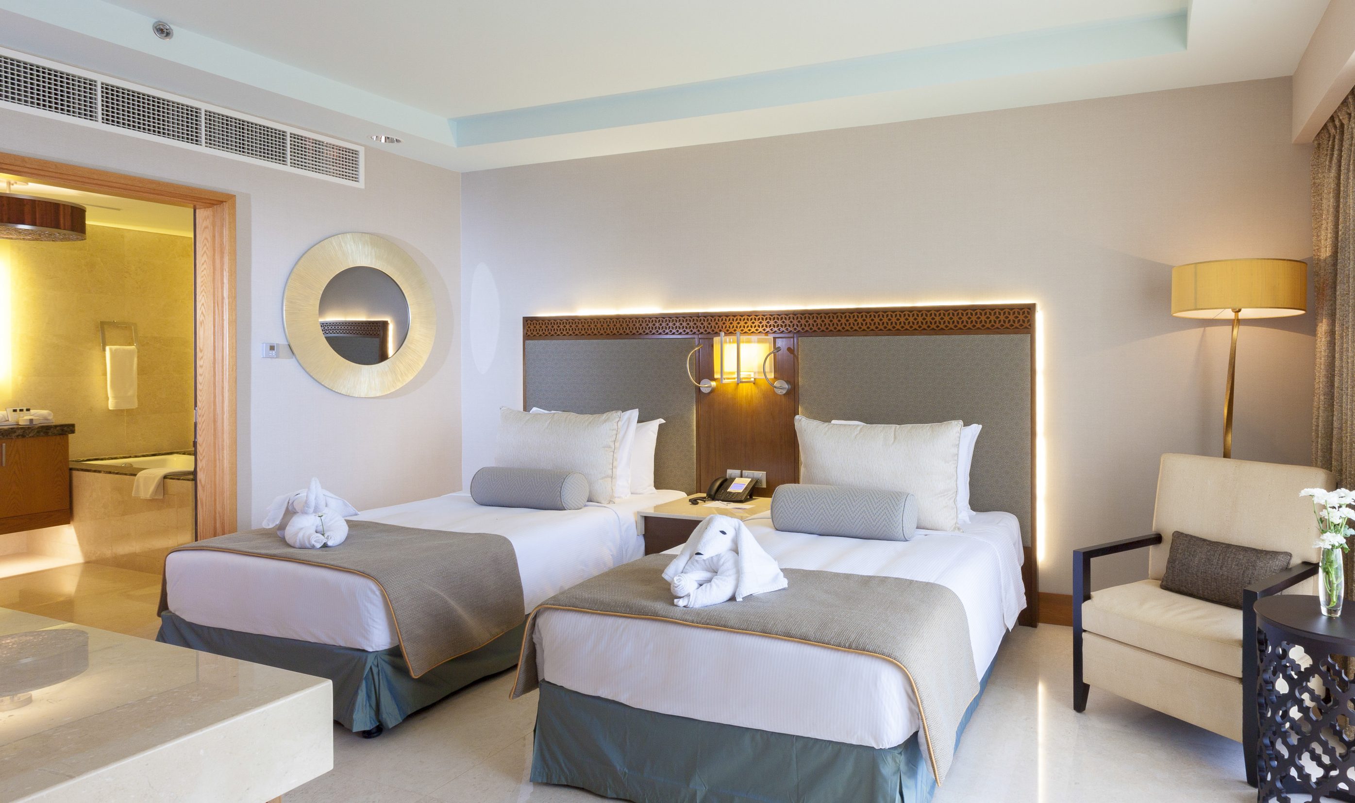 Tweede slaapkamer van het Two Bedroom Apartment in Barcelo Mussanah Resort in Oman