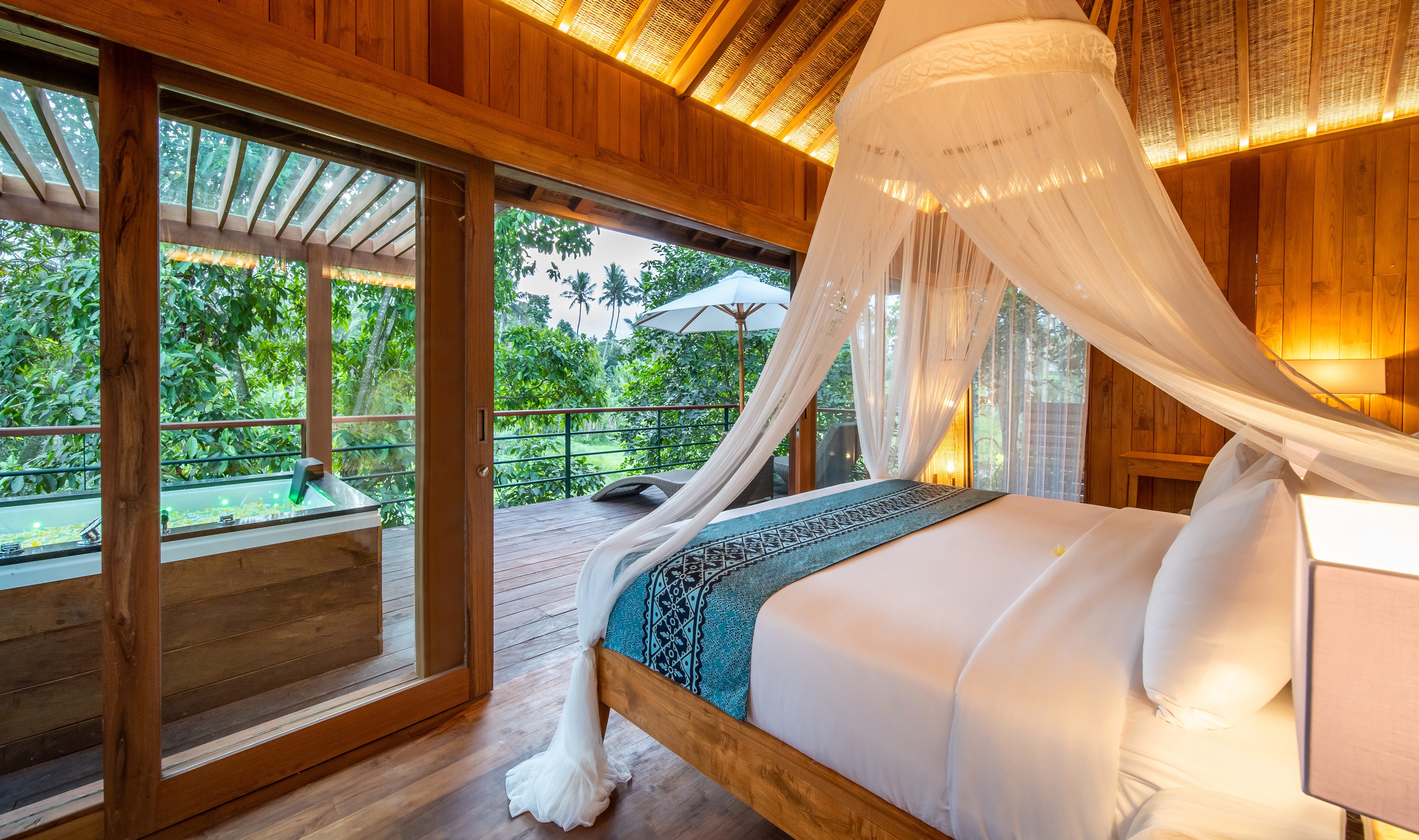 Deluxe Suite with Private Jacuzzi in het Kappa Senses Ubud op Bali in Indonesie